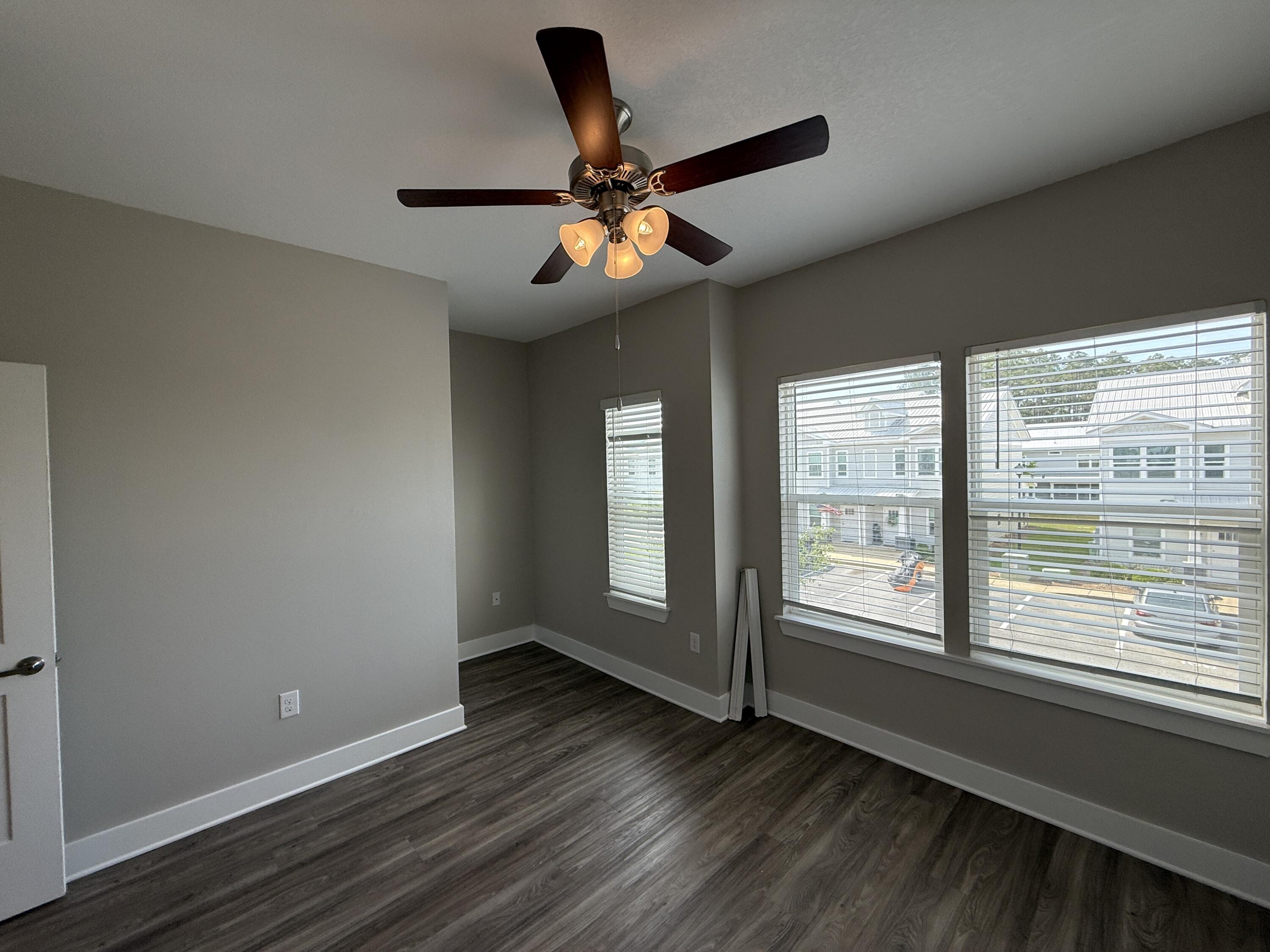 VERANDAS AT FREEPORT - Residential Lease