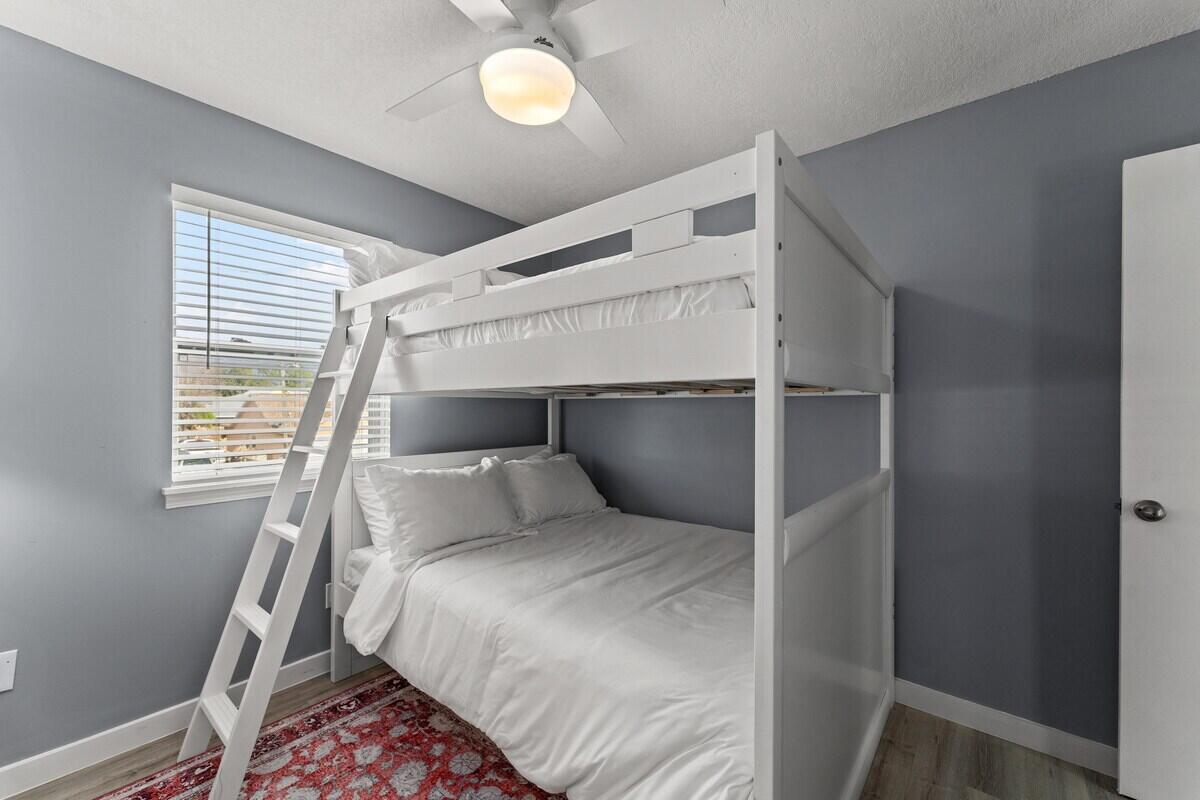 HOLIDAY BEACH - Residential