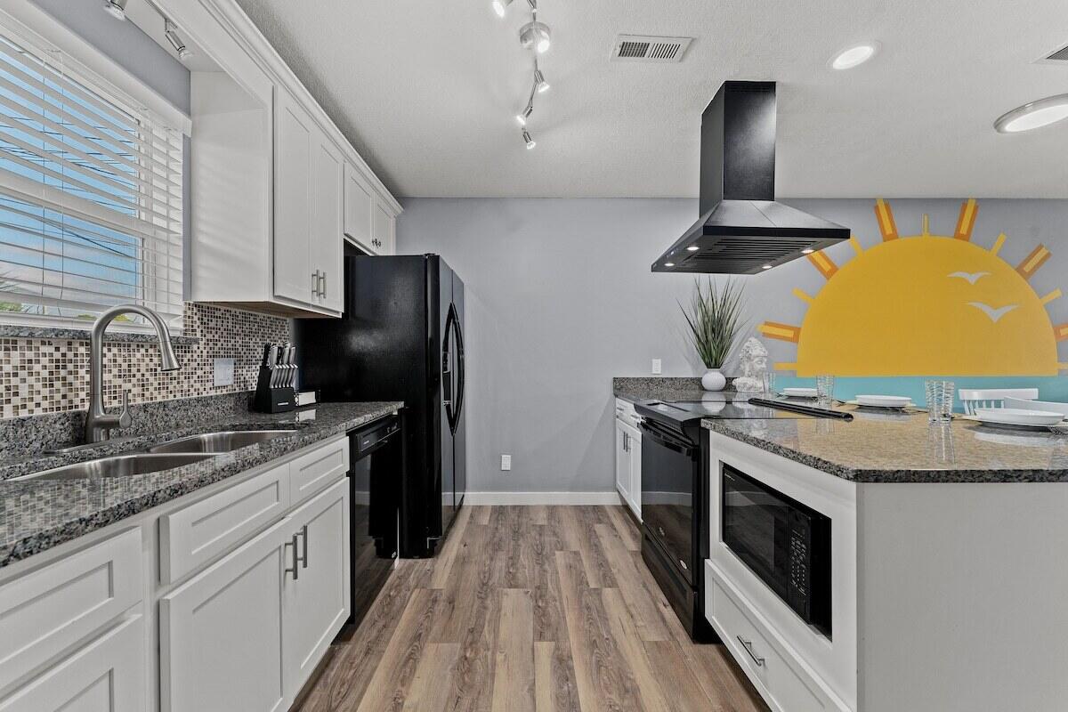 HOLIDAY BEACH - Residential