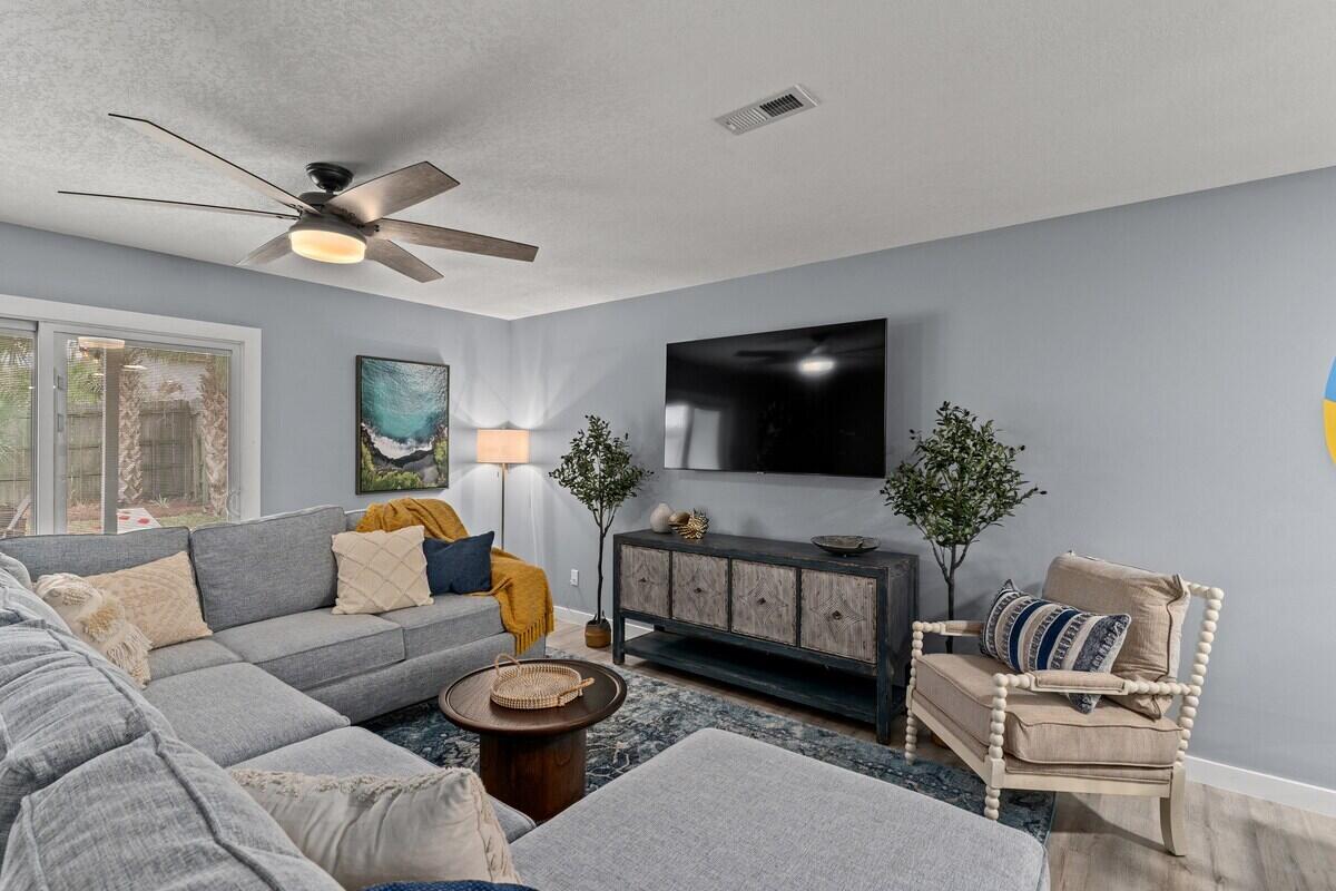 HOLIDAY BEACH - Residential