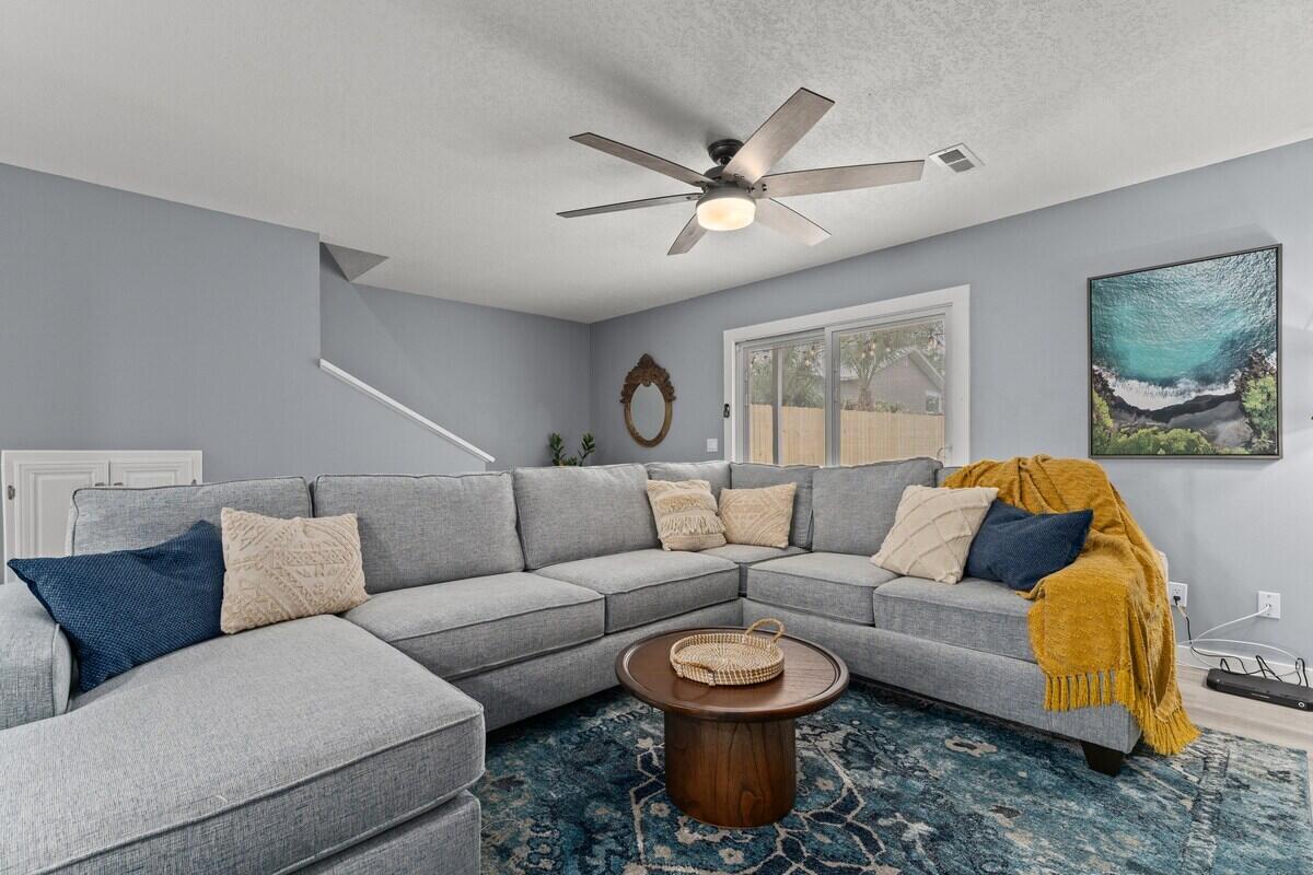 HOLIDAY BEACH - Residential