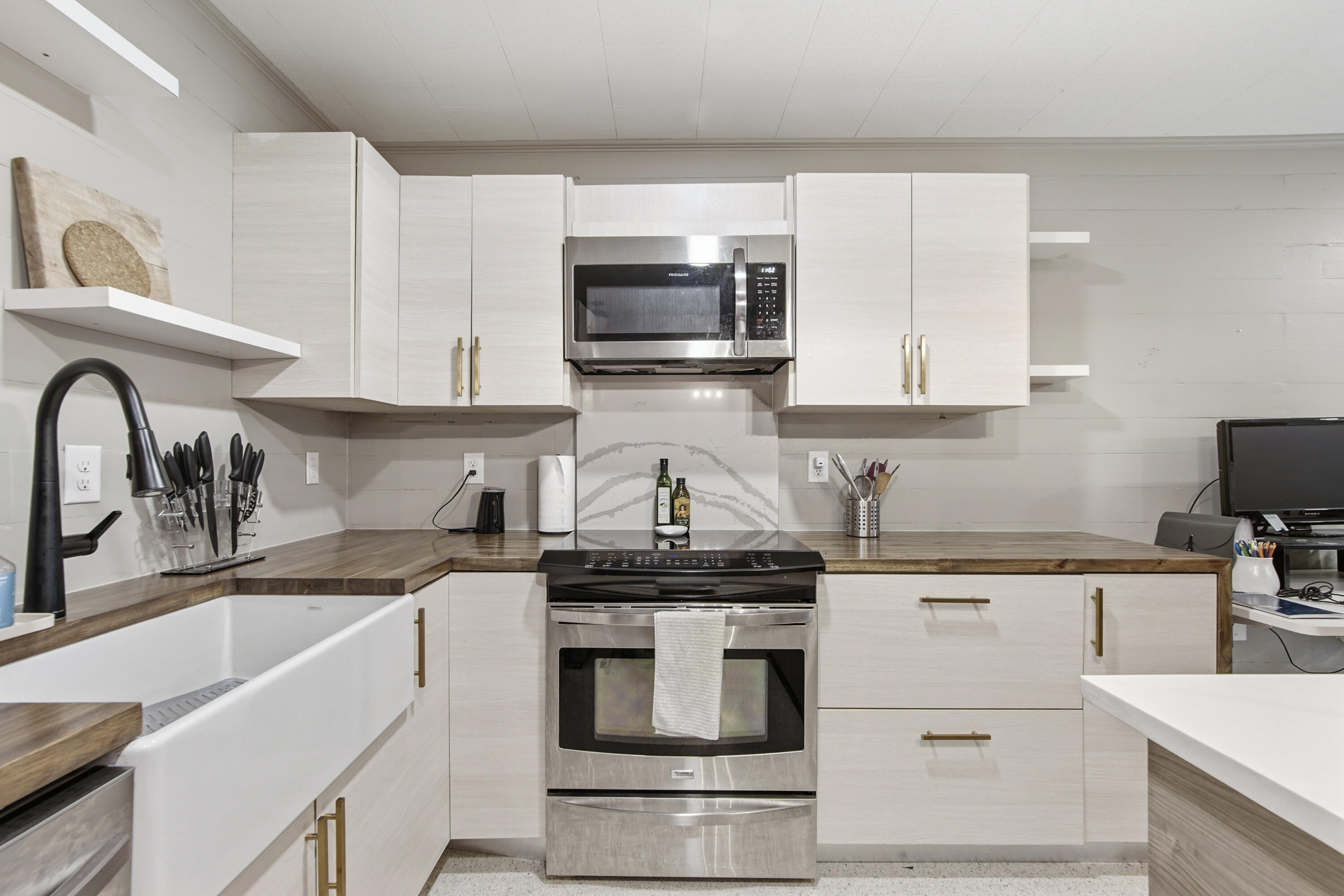 TOWN OF DEFUNIAK - Residential Lease