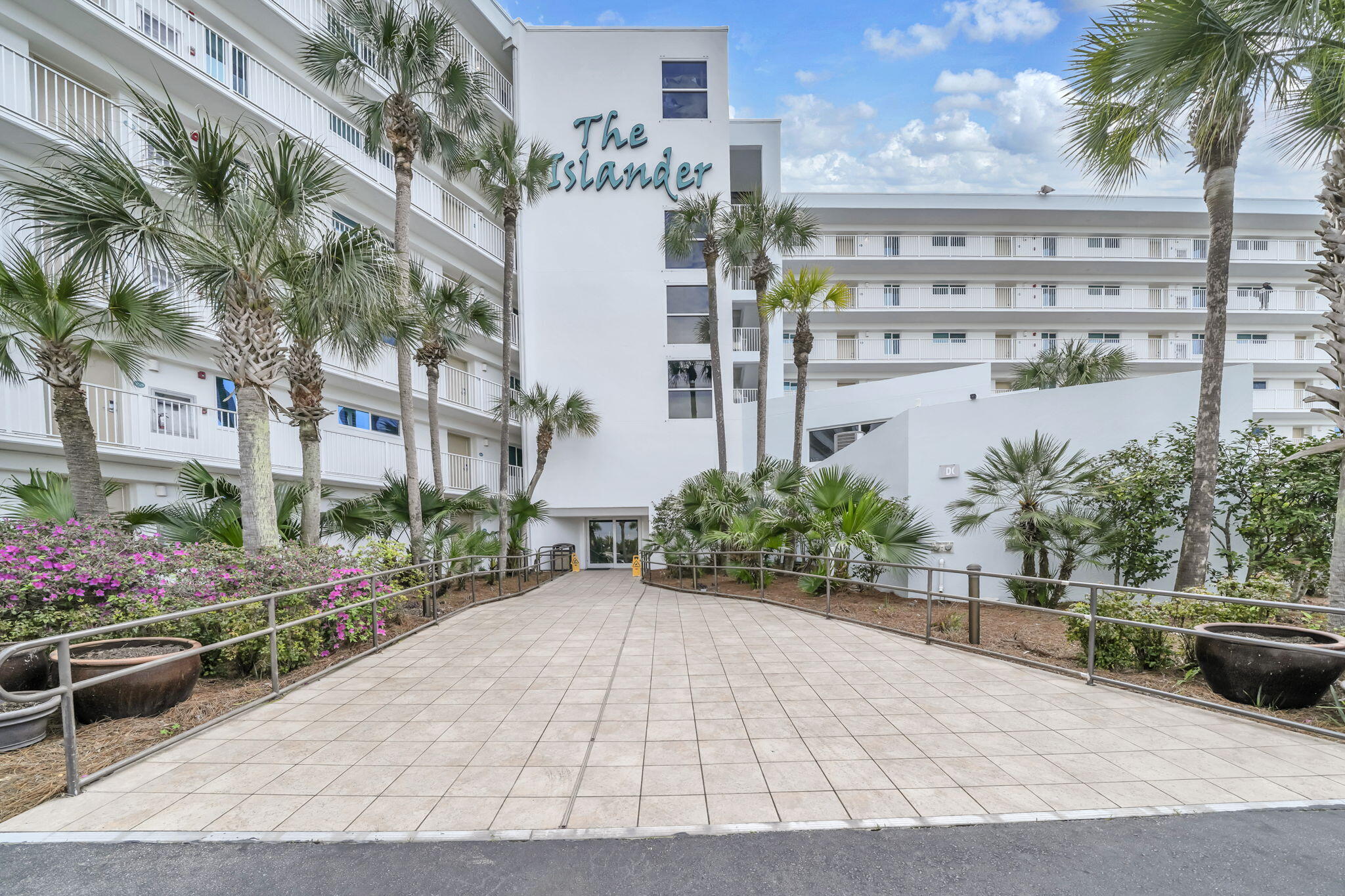 ISLANDER CONDO PH 2 - Residential