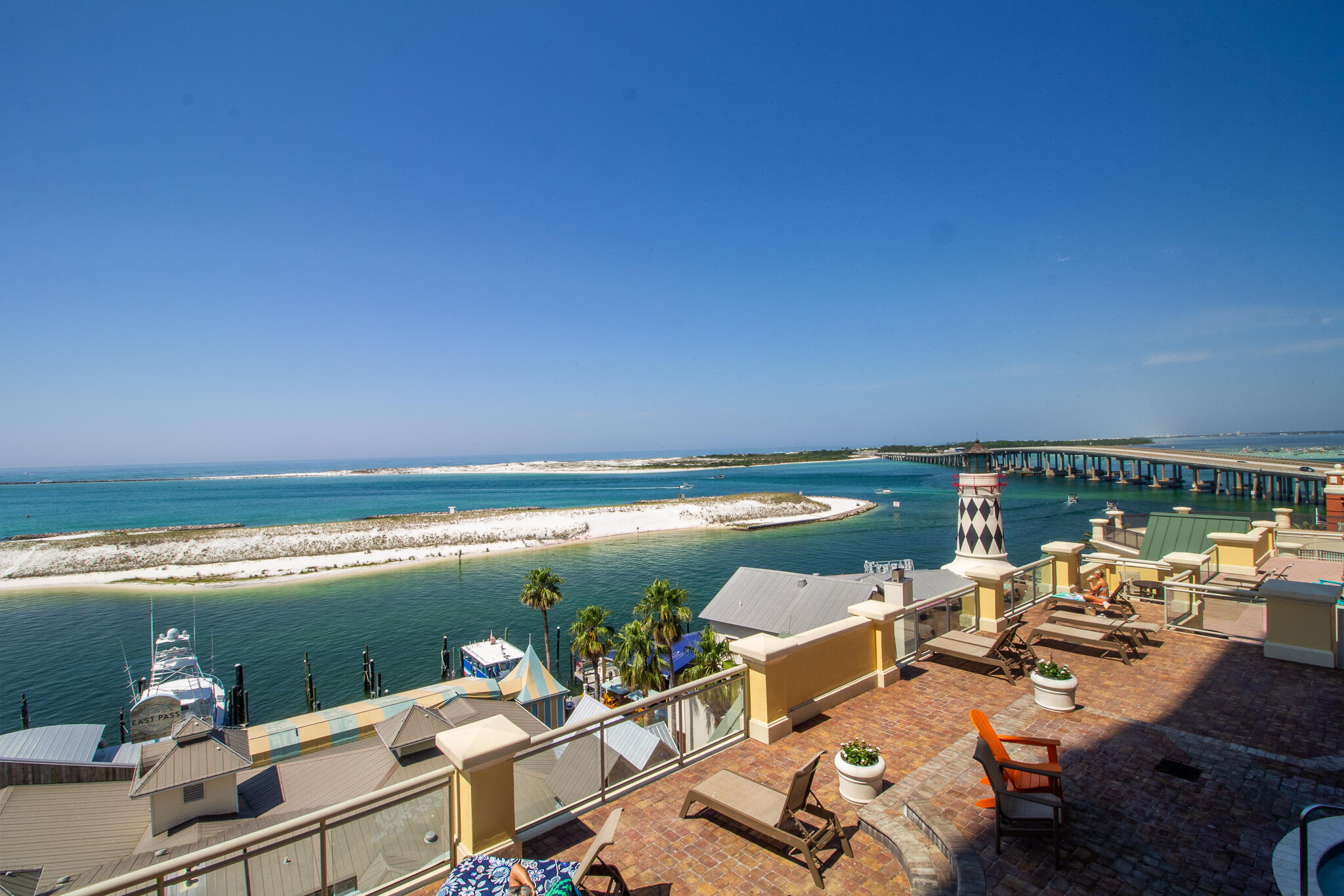 EMERALD GRANDE - Residential