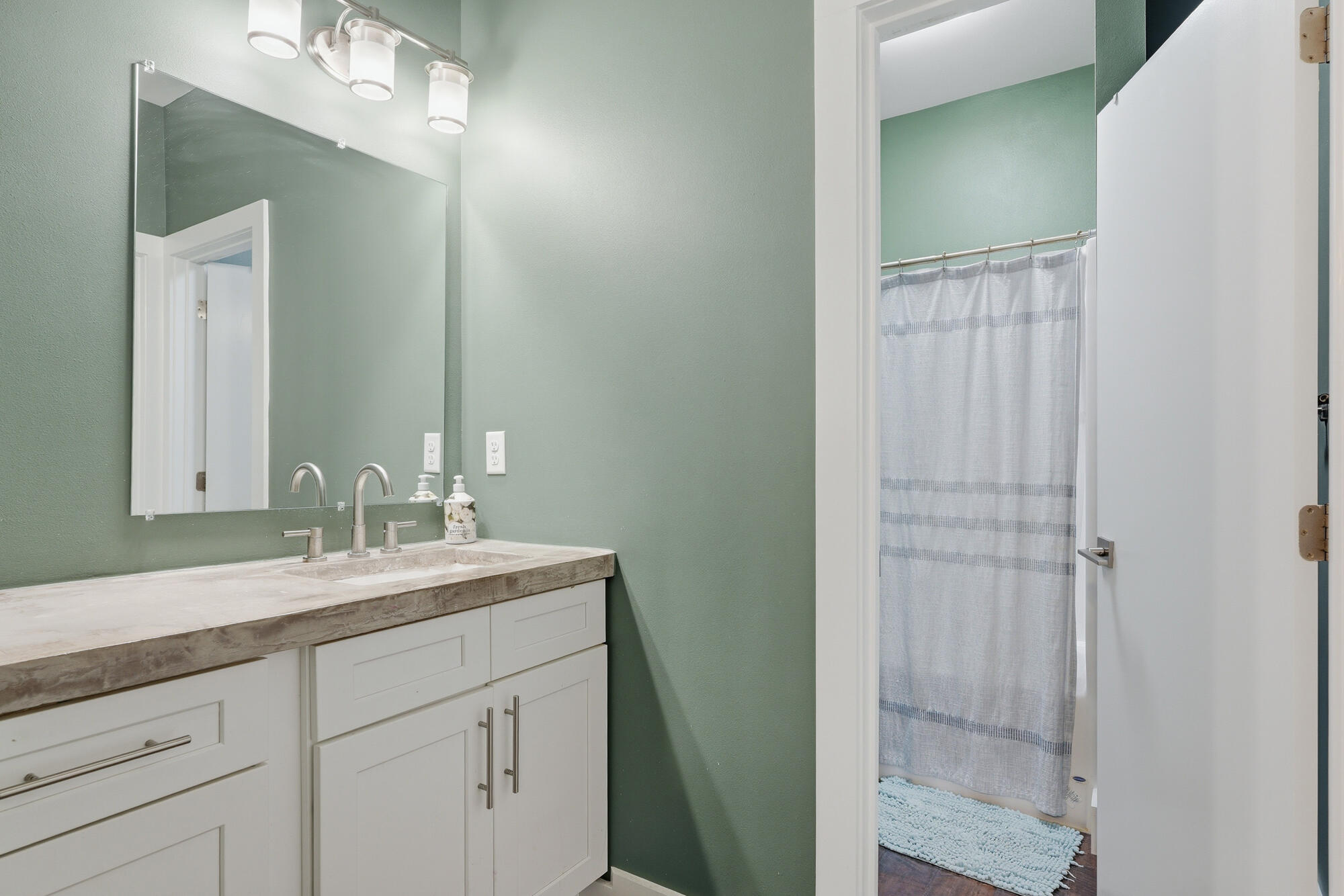 LE CHATEAU - Residential