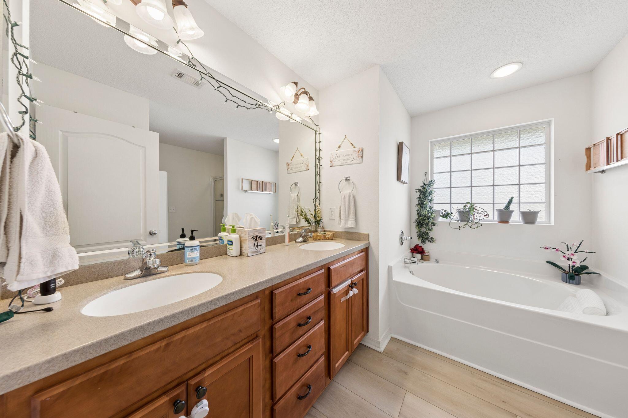 AIRWAY OAKS - Residential