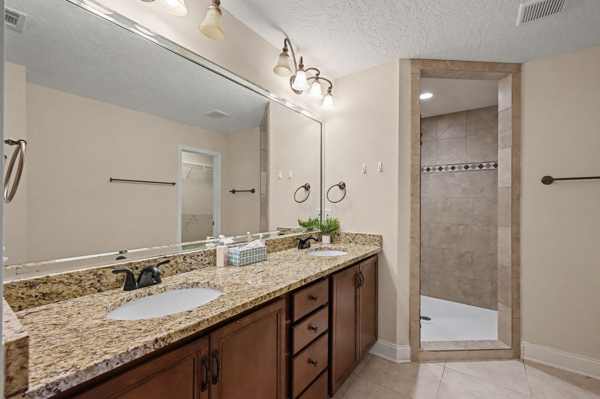 CRESCENT SHORES - Residential