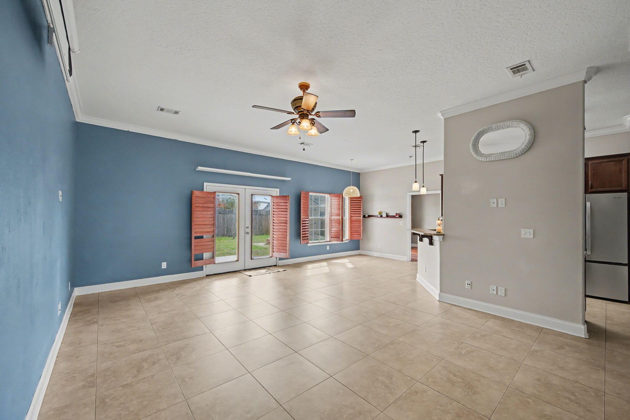 CRESCENT SHORES - Residential