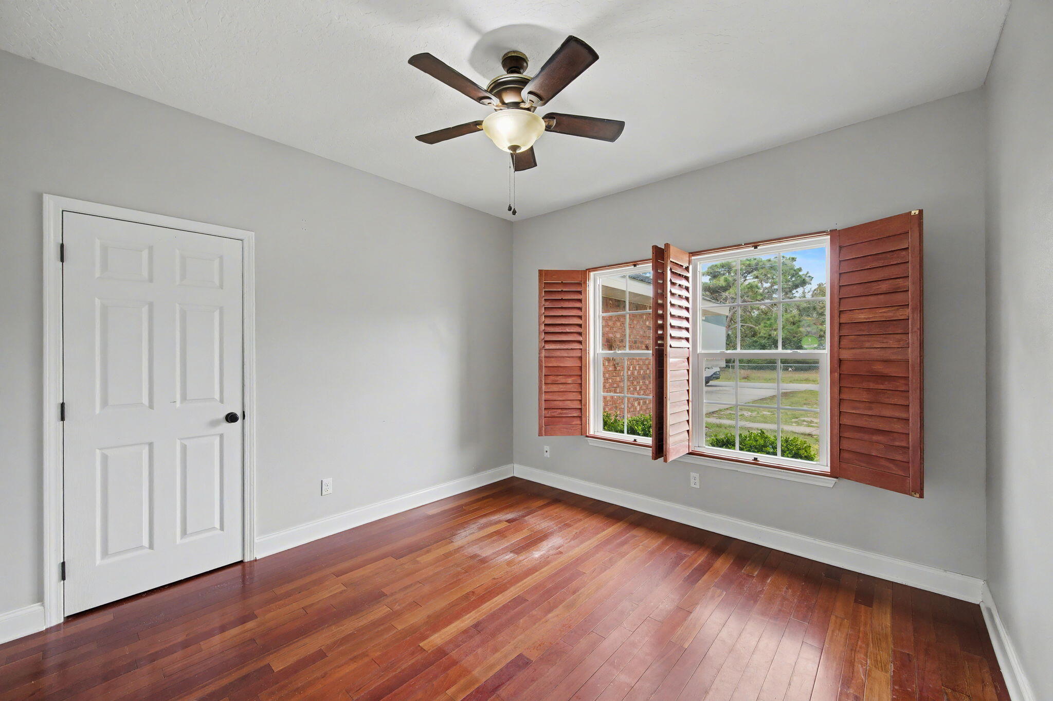 CRESCENT SHORES - Residential