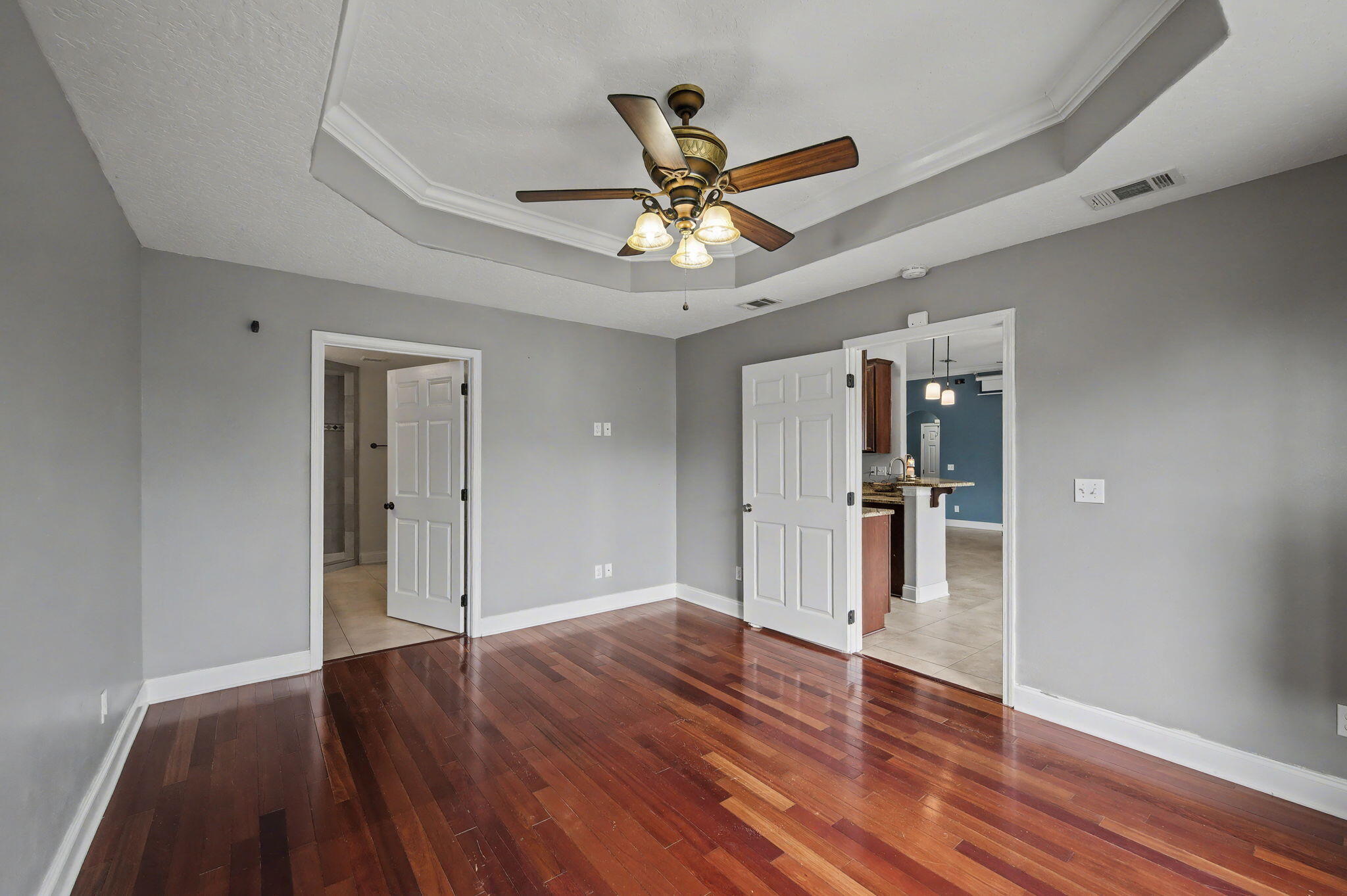 CRESCENT SHORES - Residential