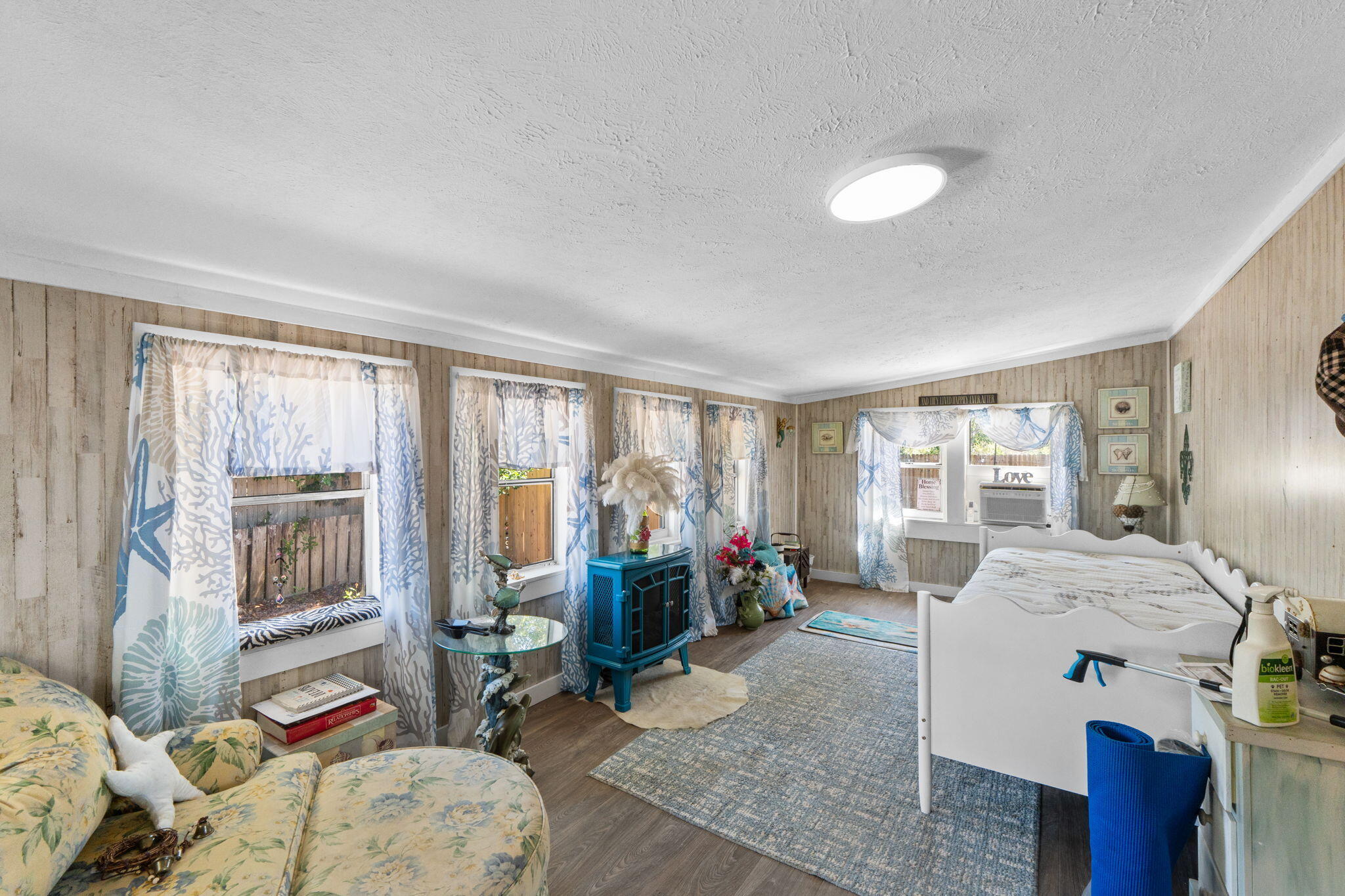 LAGUNA BEACH - Residential