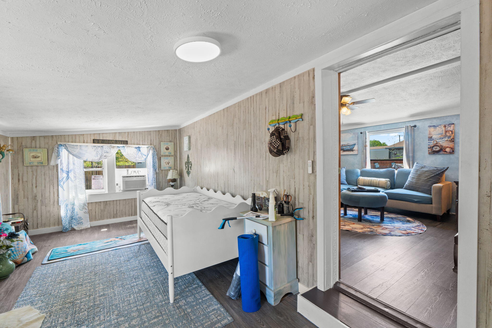 LAGUNA BEACH - Residential