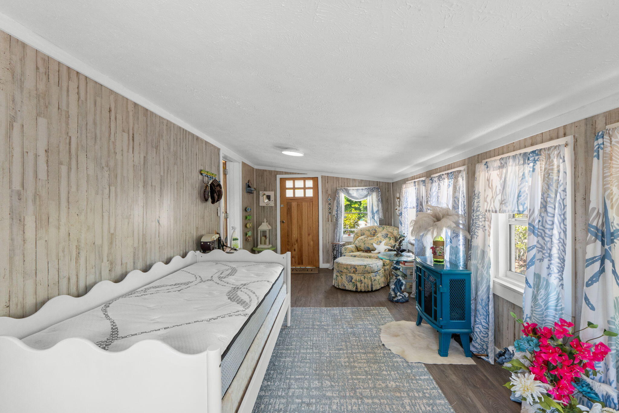 LAGUNA BEACH - Residential