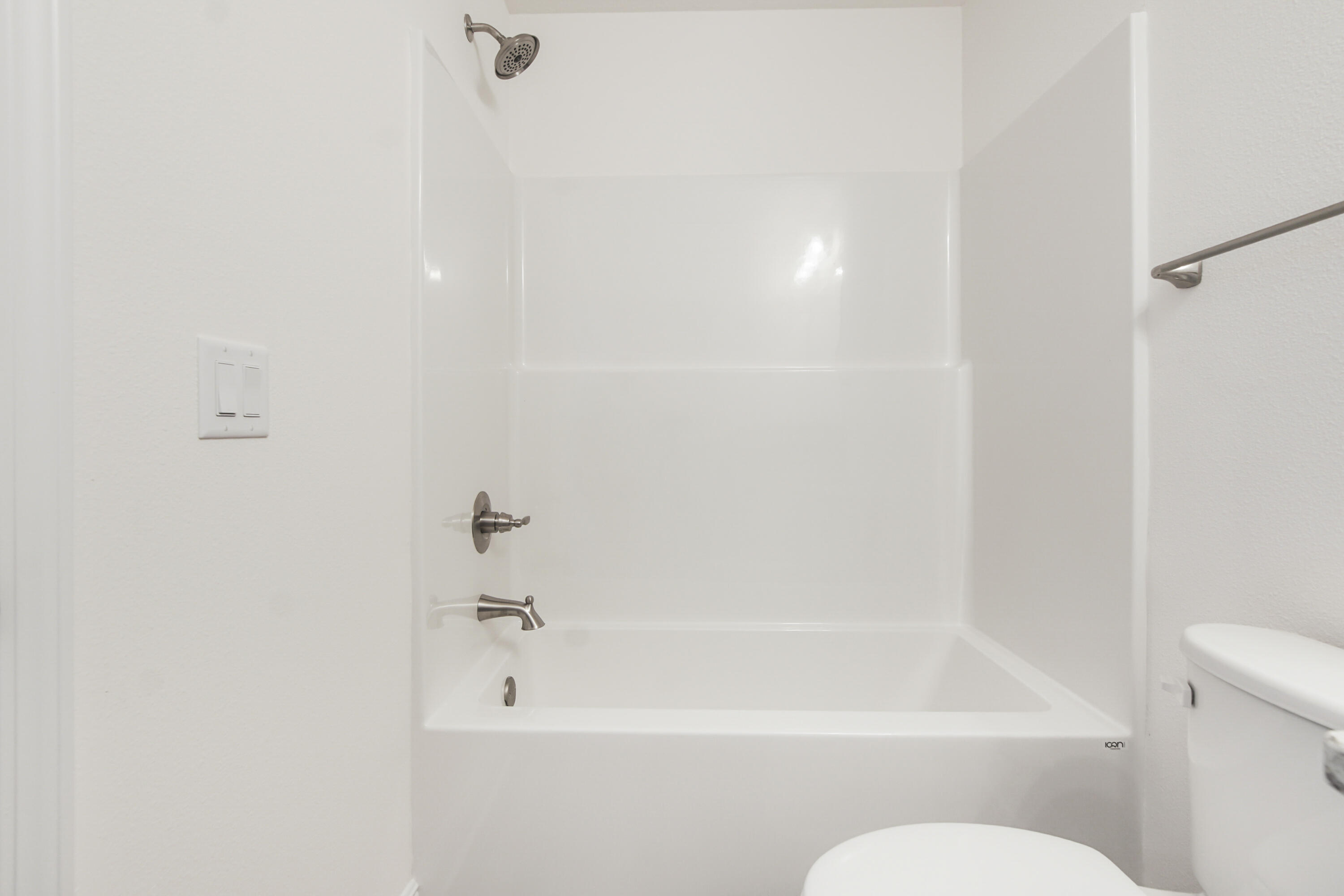 COUNTRY CLUB MANOR EAST - Residential