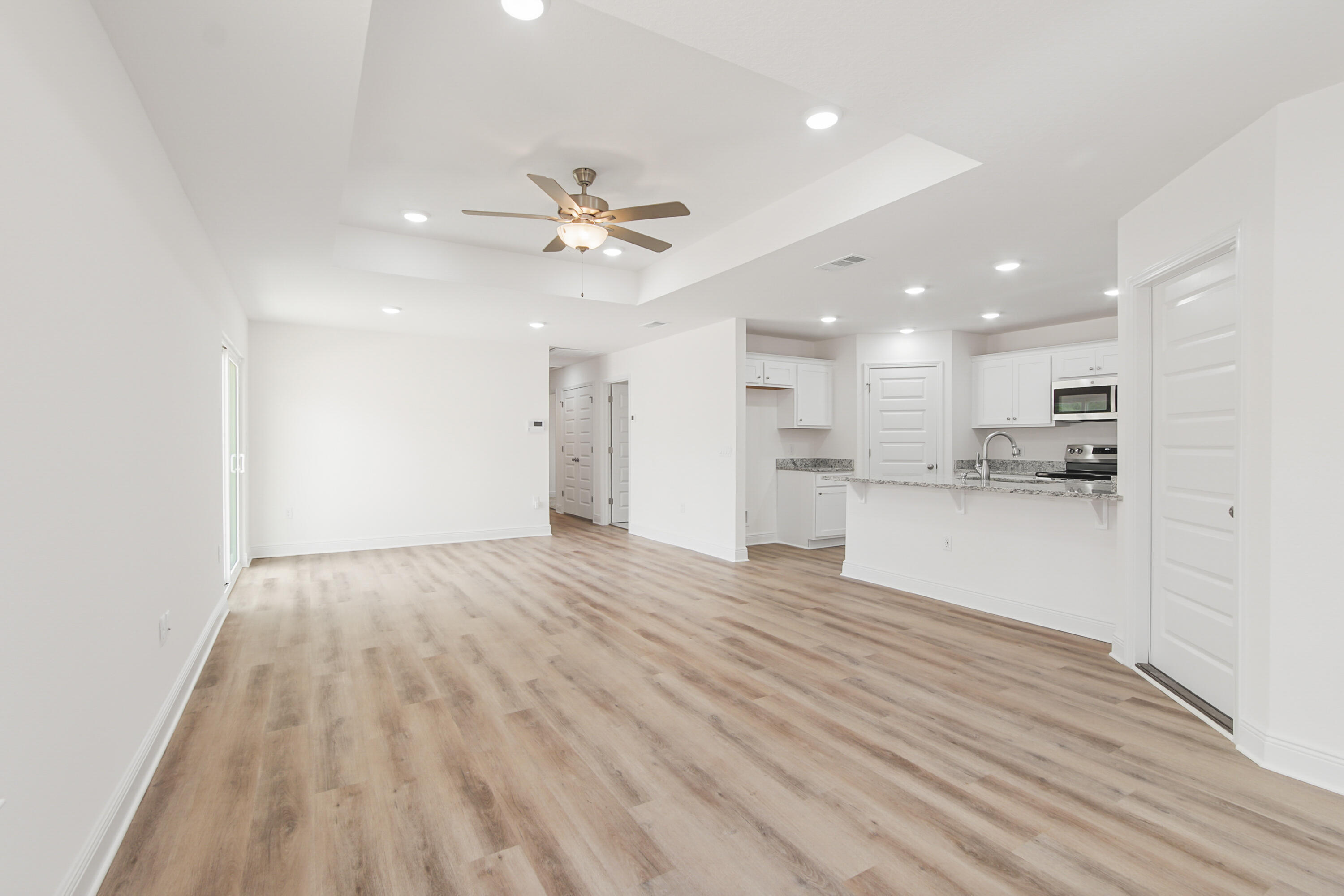 COUNTRY CLUB MANOR EAST - Residential