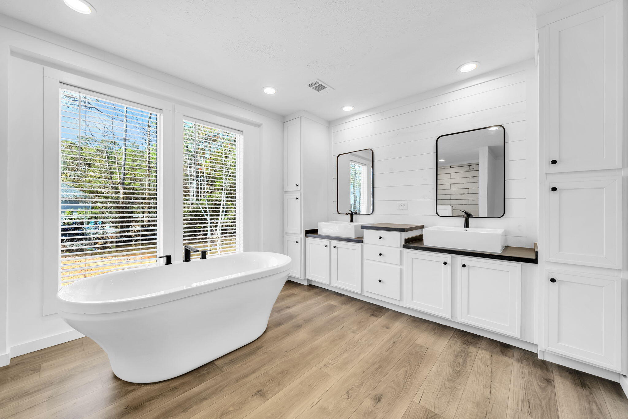 MAGNOLIA BEACH - Residential