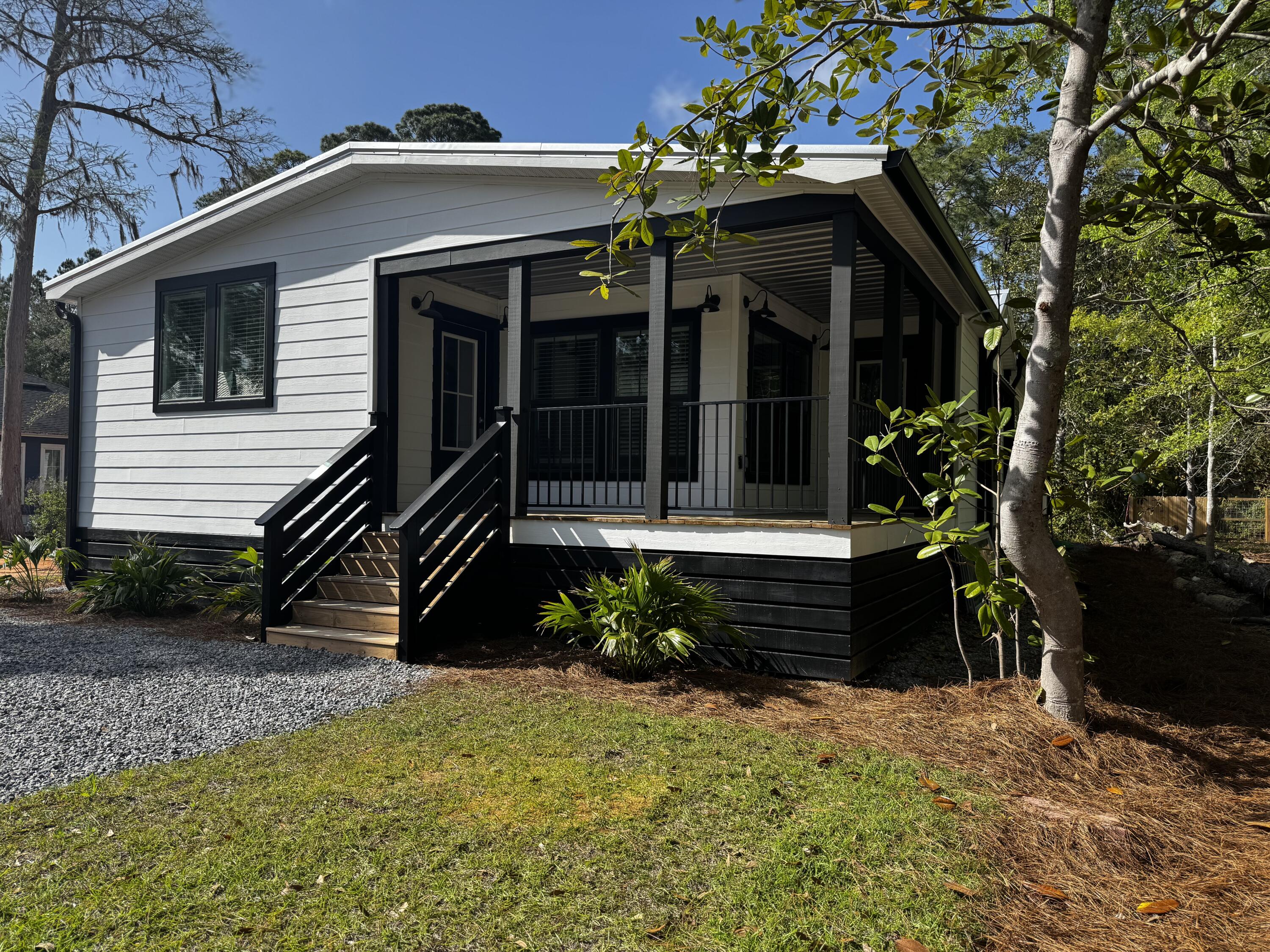 MAGNOLIA BEACH - Residential