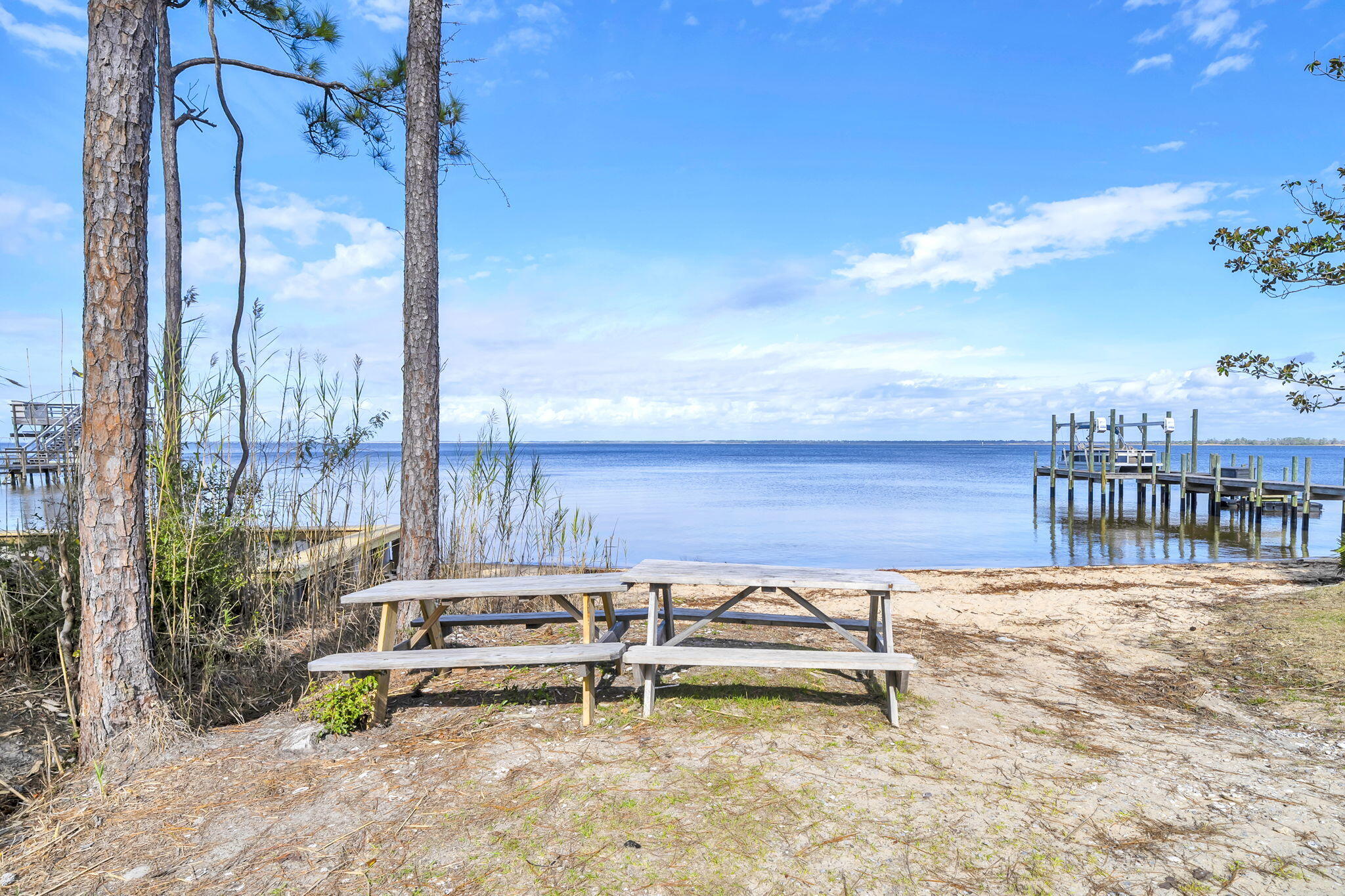 MAGNOLIA BEACH - Residential