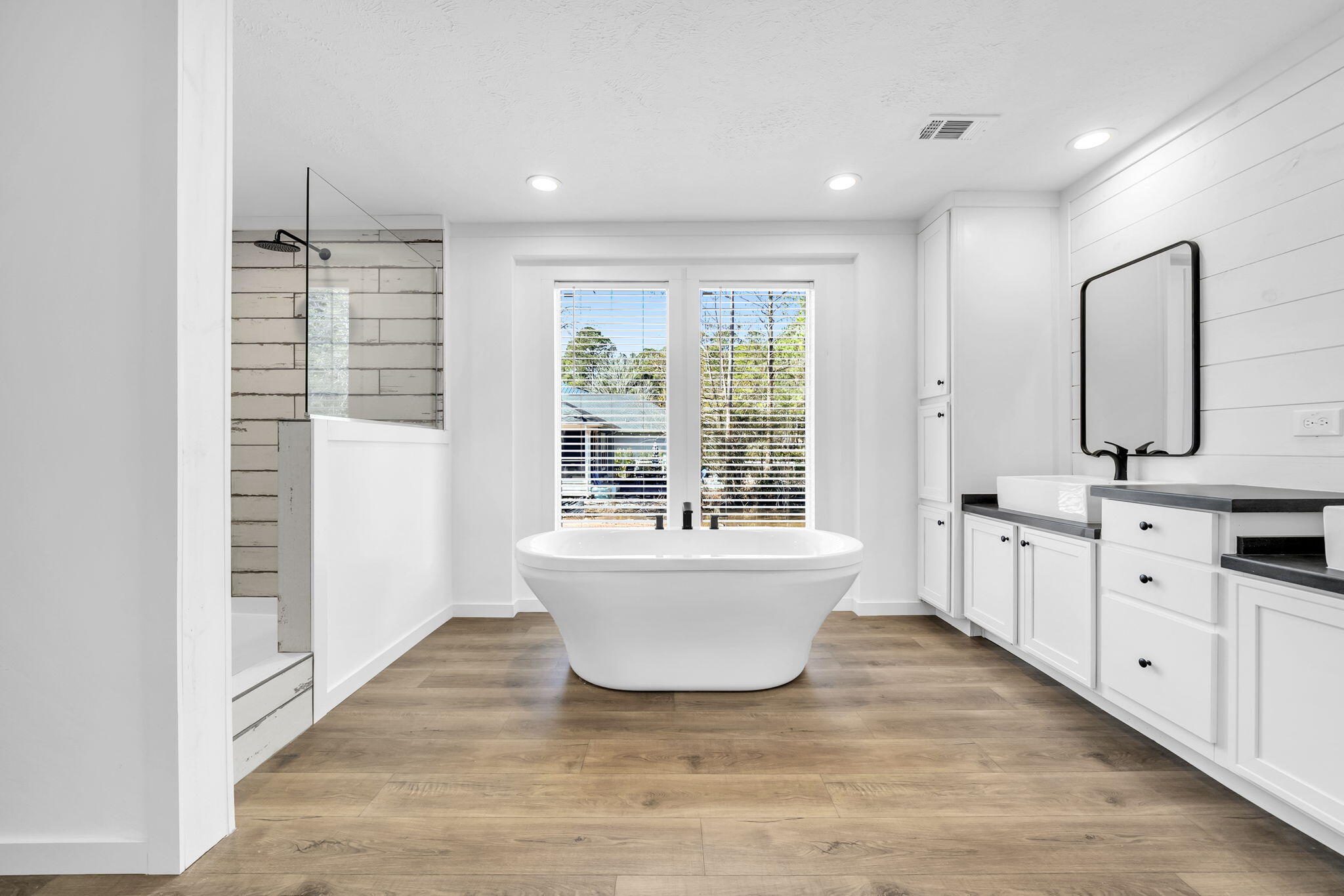 MAGNOLIA BEACH - Residential