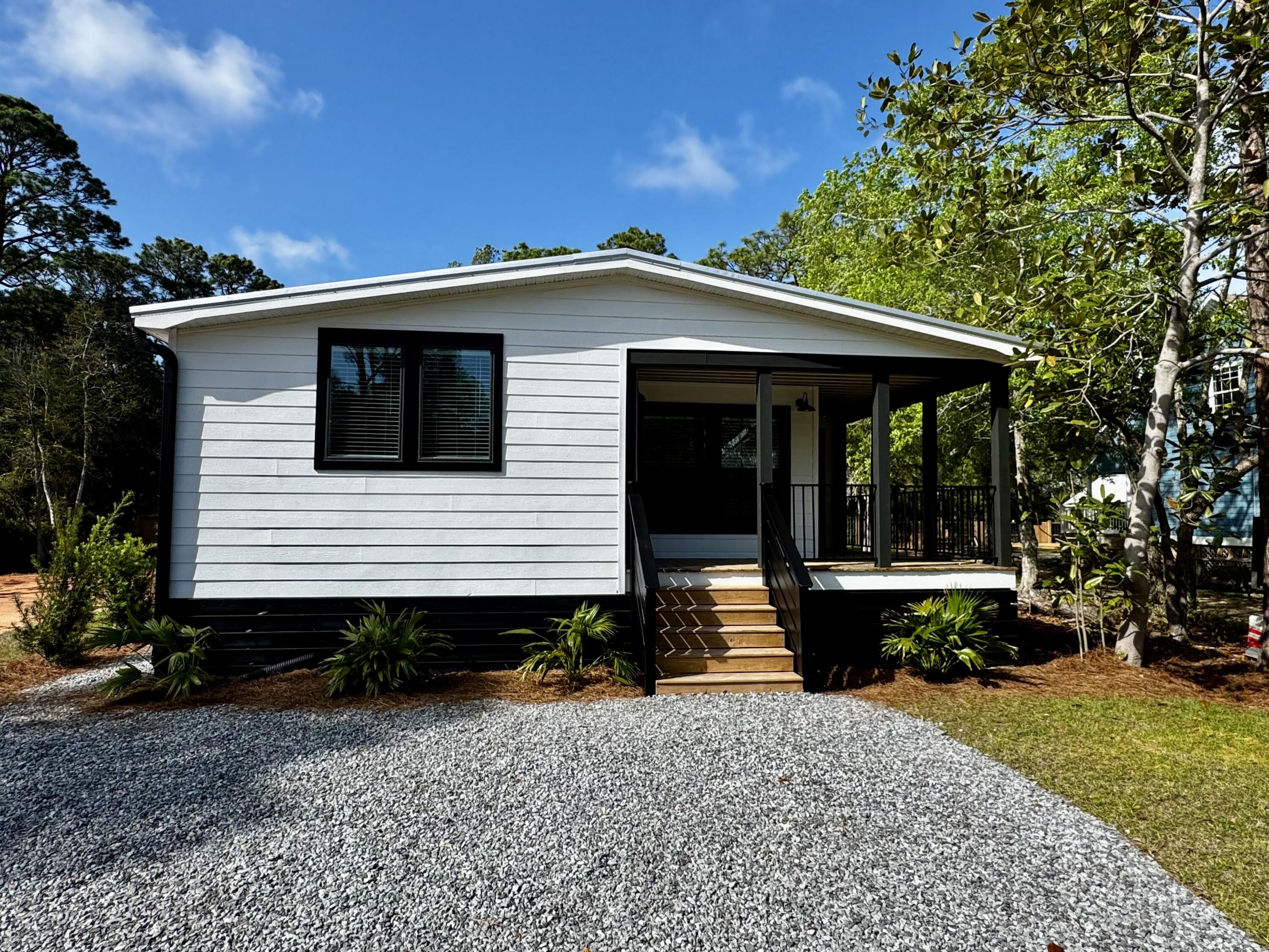 MAGNOLIA BEACH - Residential