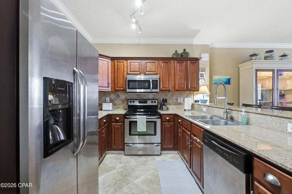 TROPIC WINDS - Residential