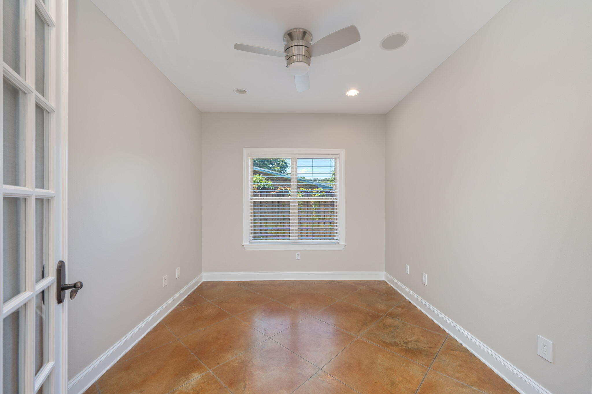 WOODLAND SHORES - Residential