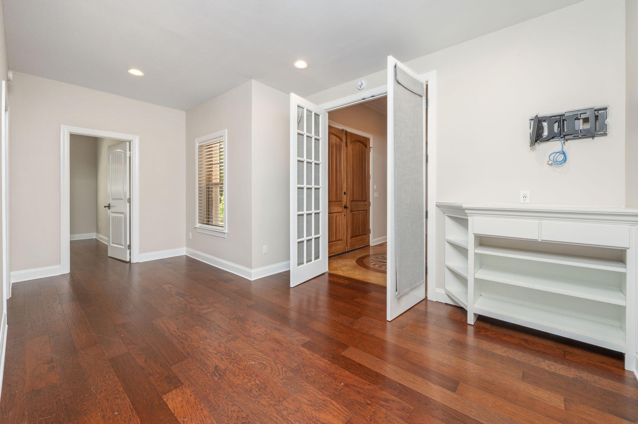 WOODLAND SHORES - Residential