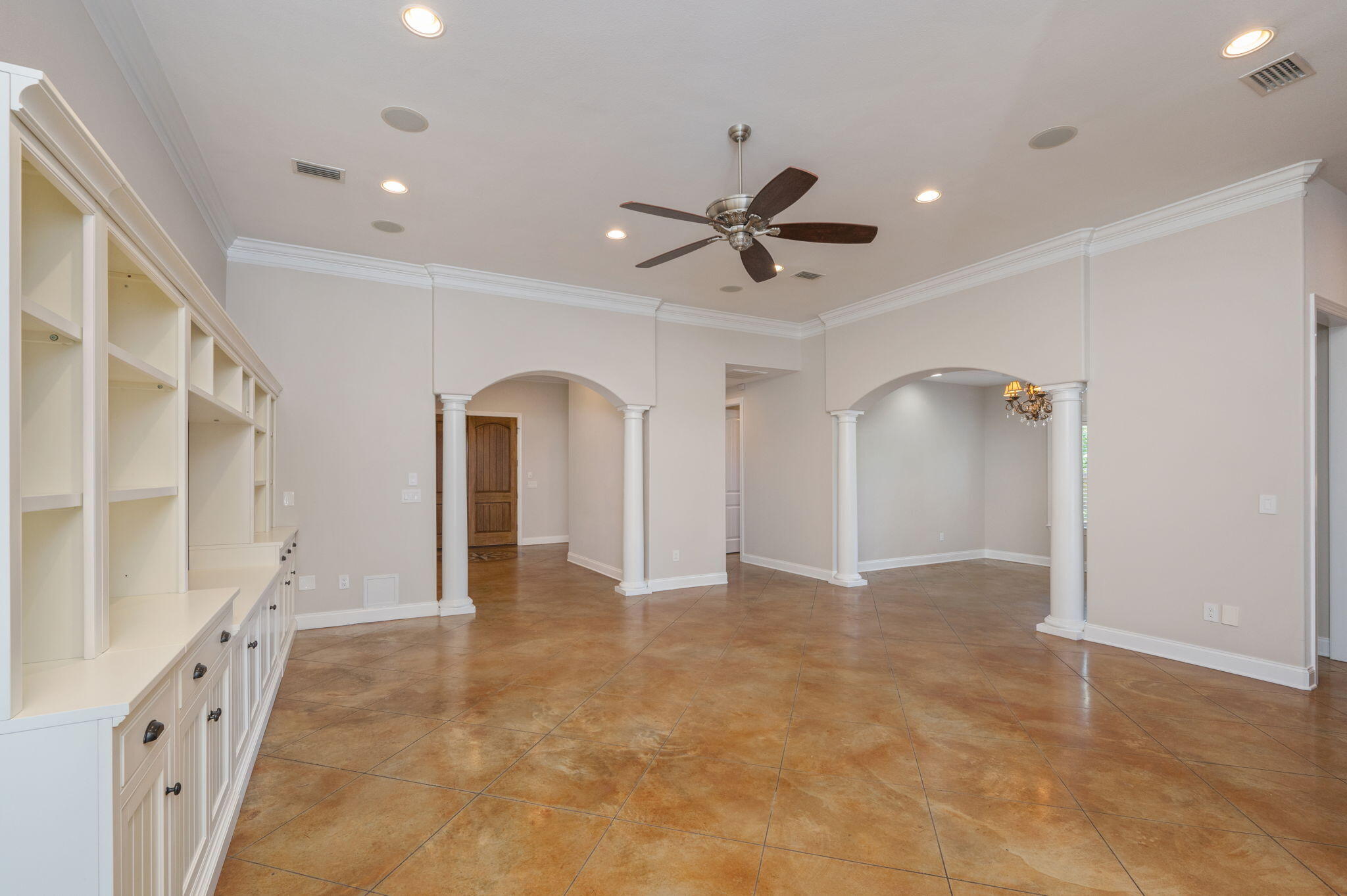 WOODLAND SHORES - Residential