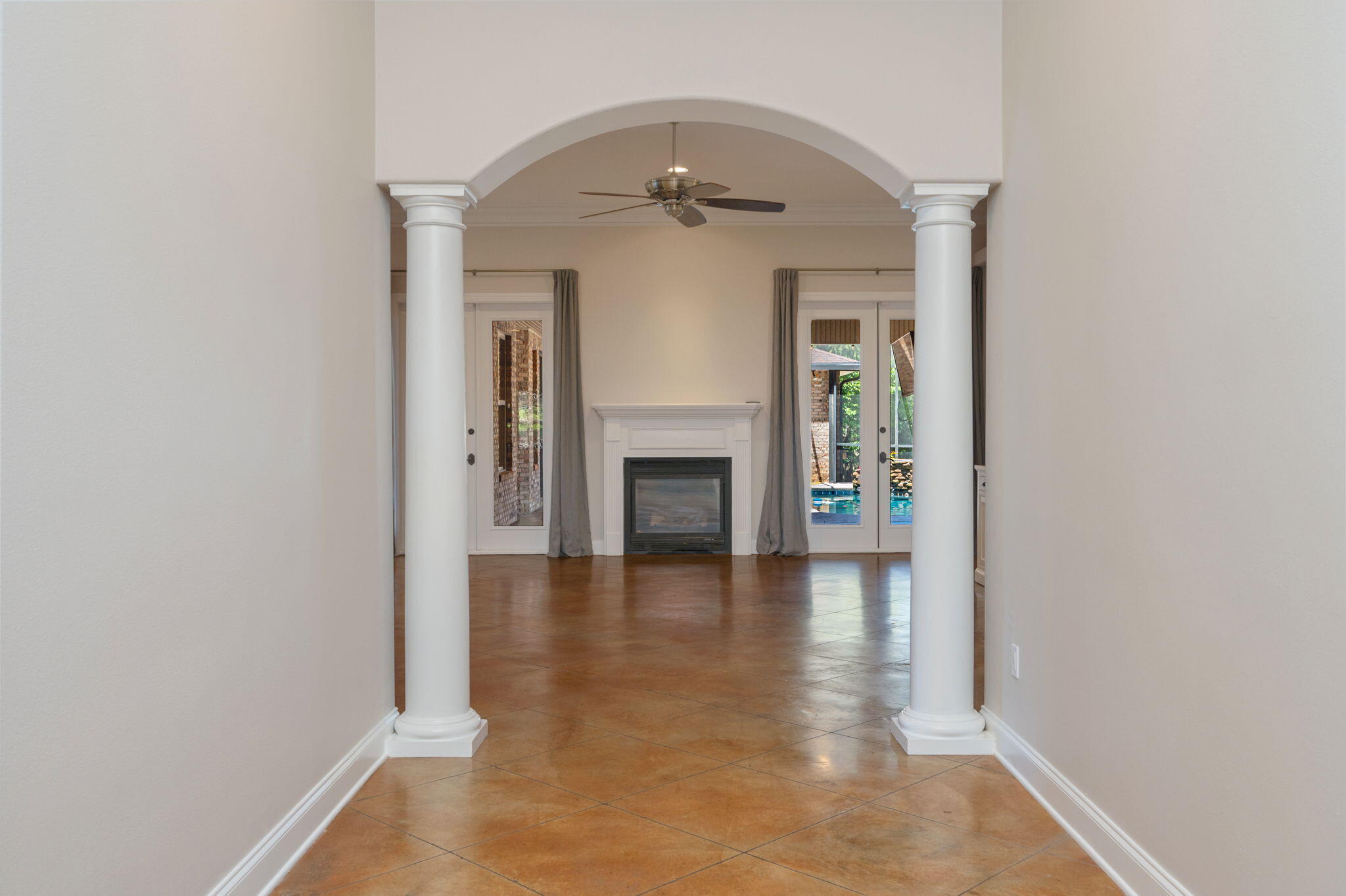 WOODLAND SHORES - Residential