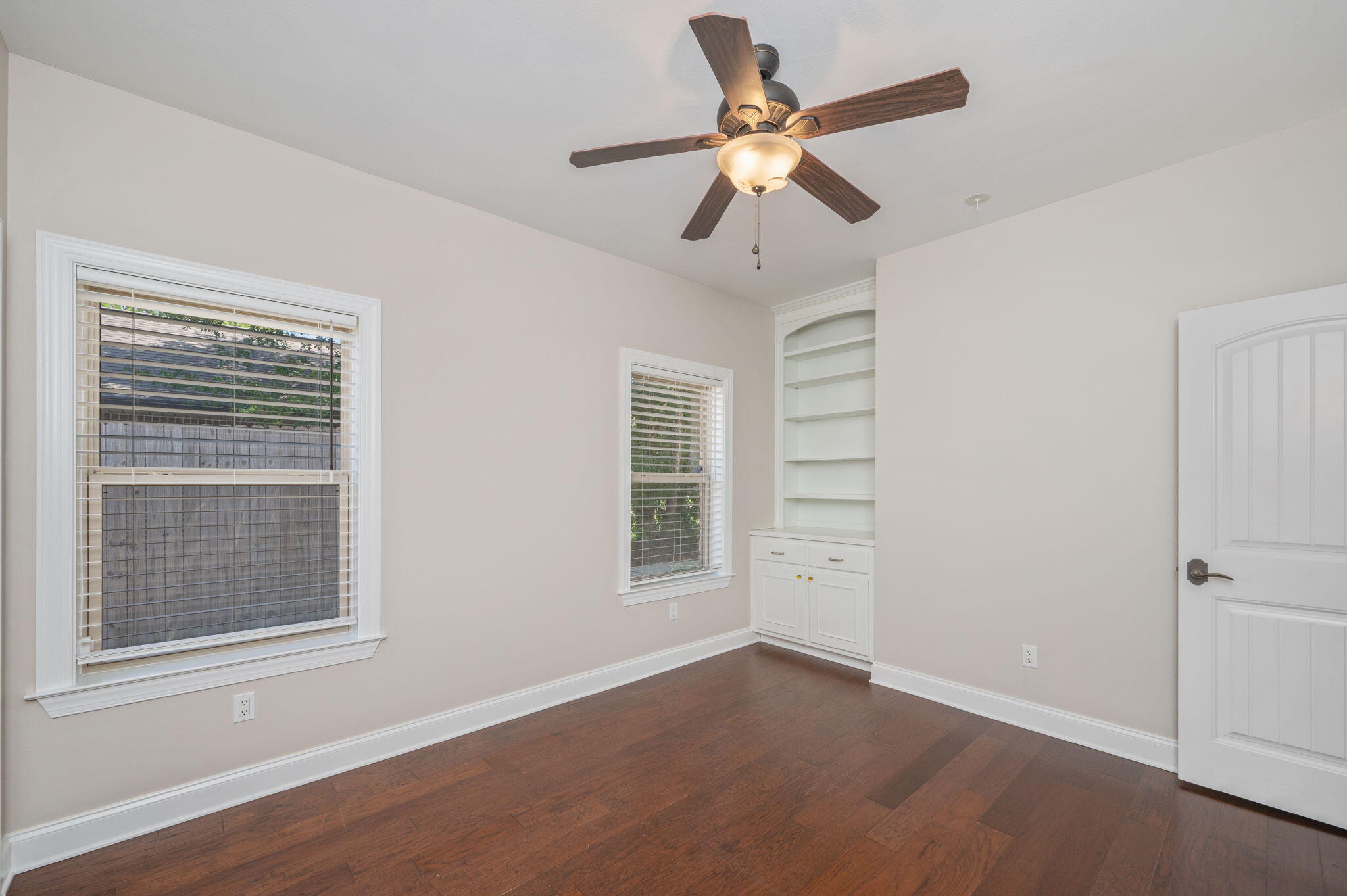 WOODLAND SHORES - Residential