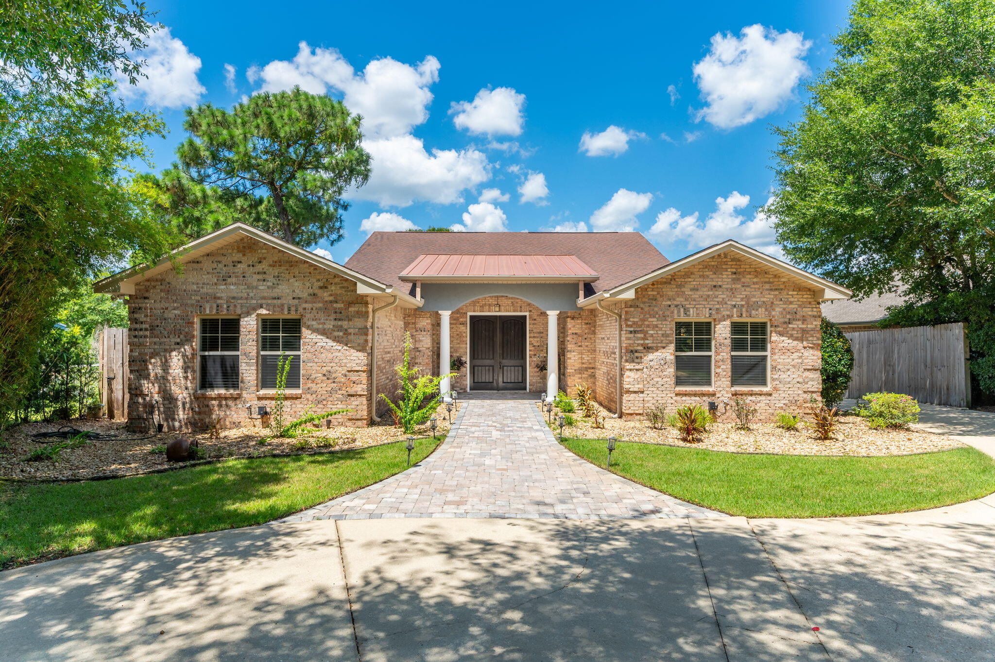 WOODLAND SHORES - Residential