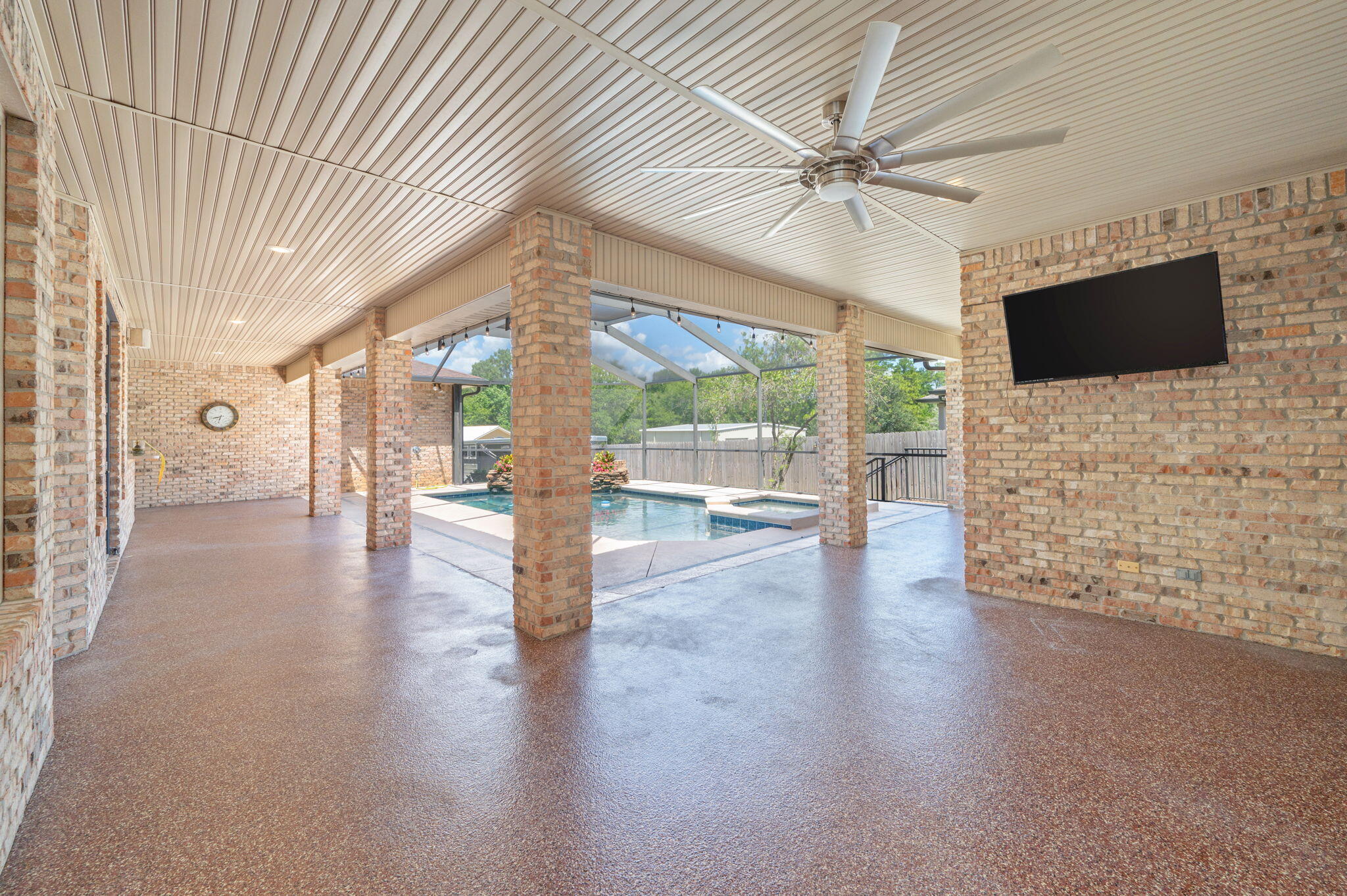 WOODLAND SHORES - Residential