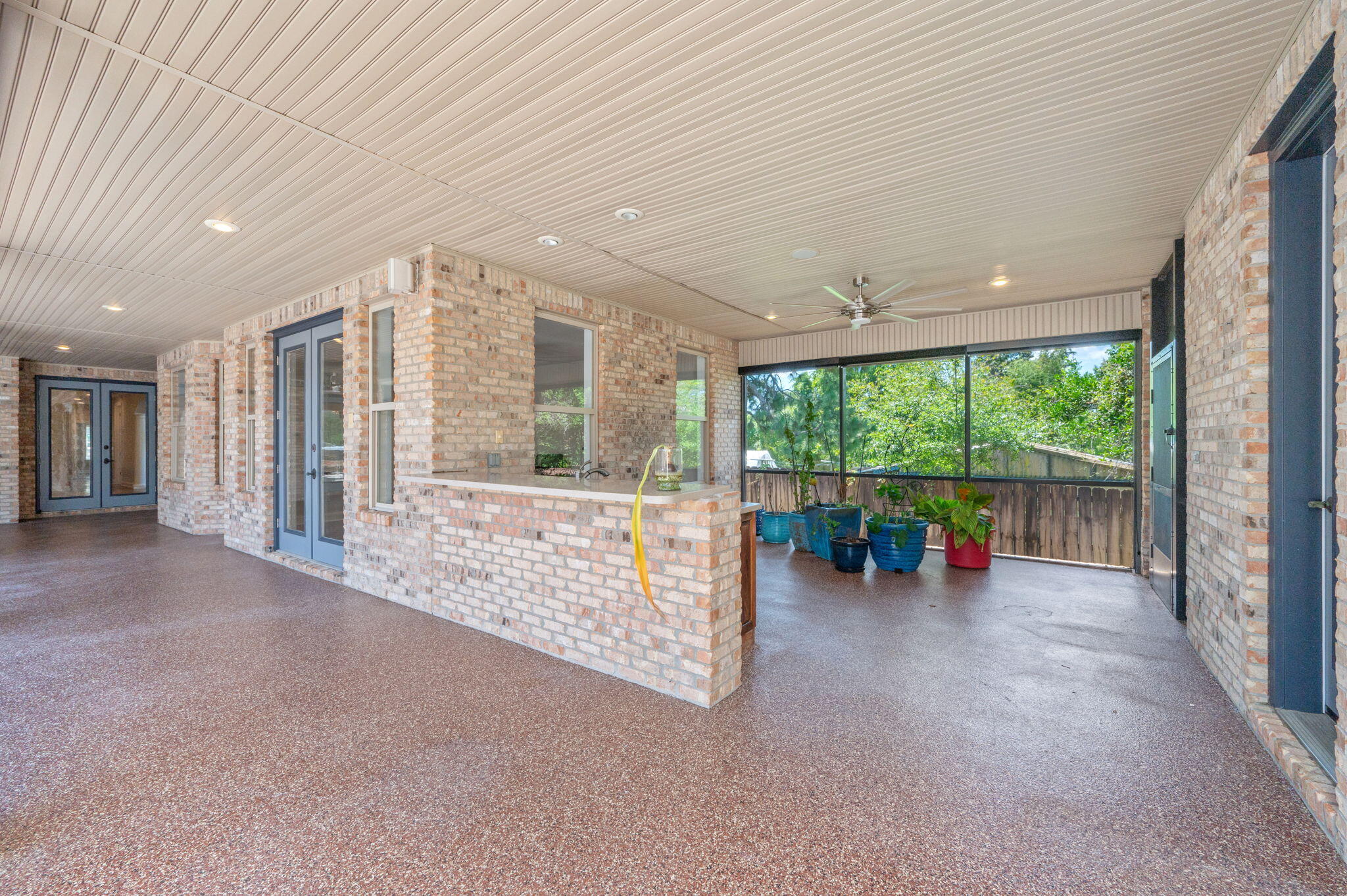 WOODLAND SHORES - Residential