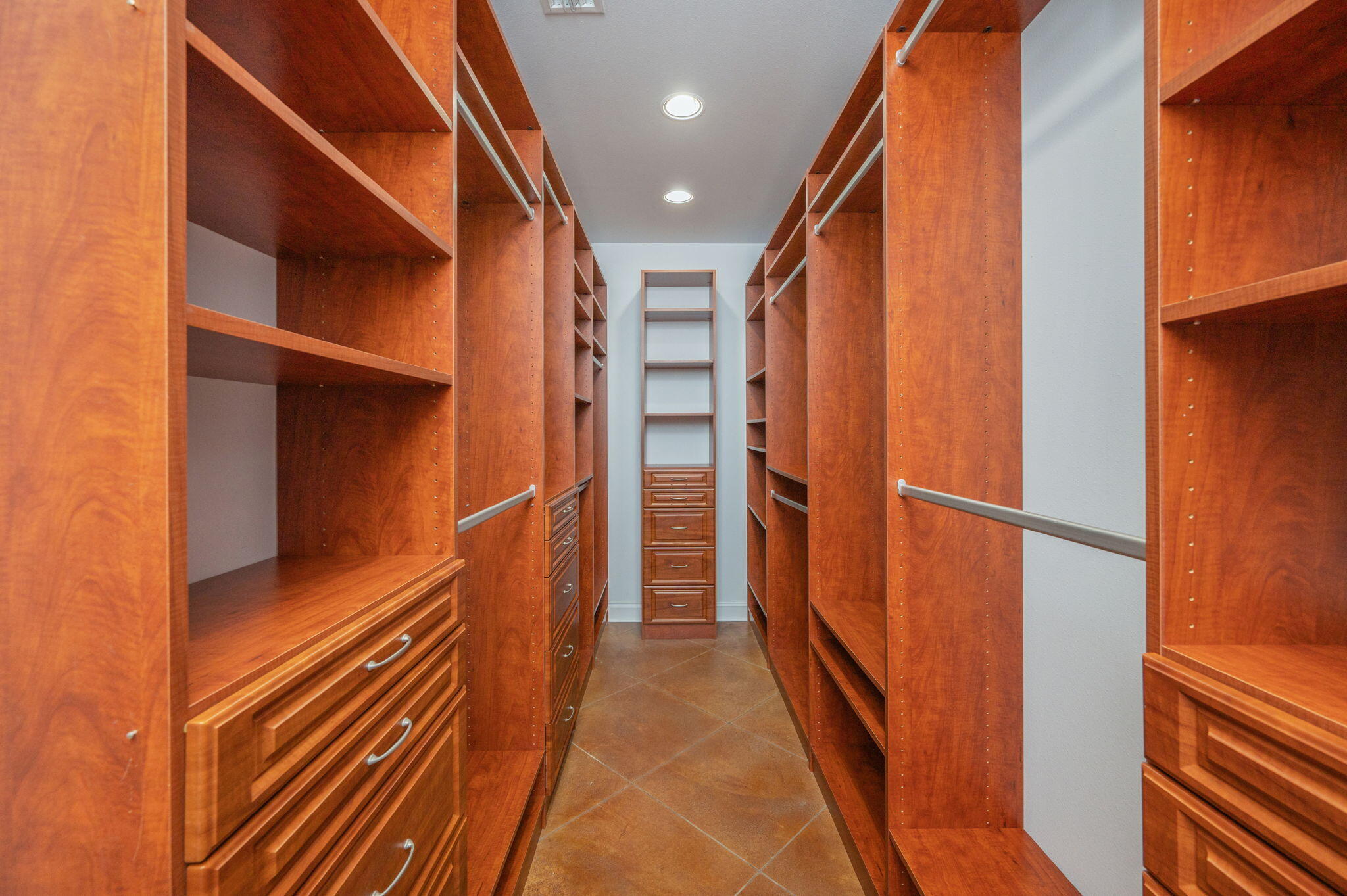 WOODLAND SHORES - Residential