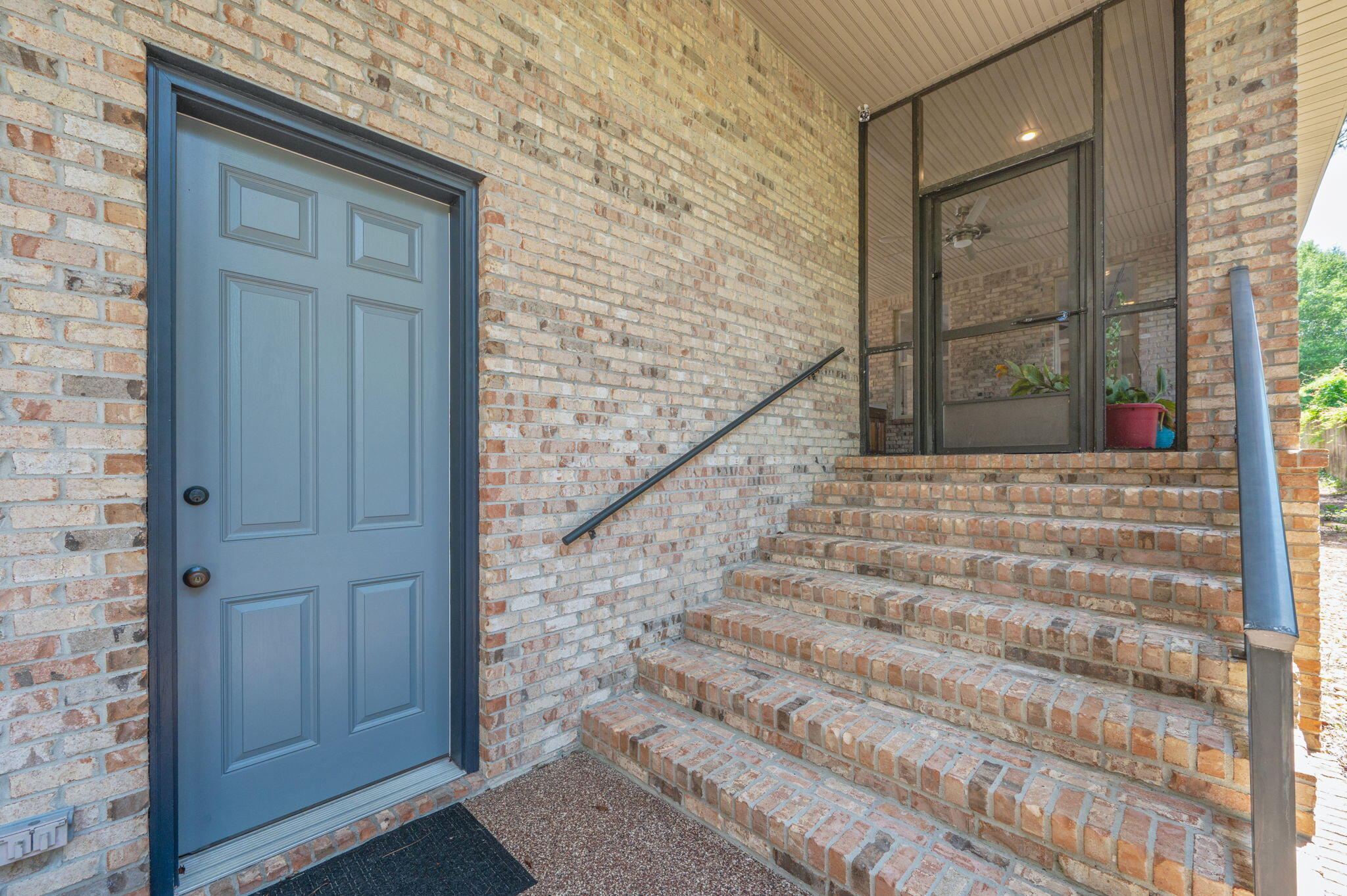 WOODLAND SHORES - Residential