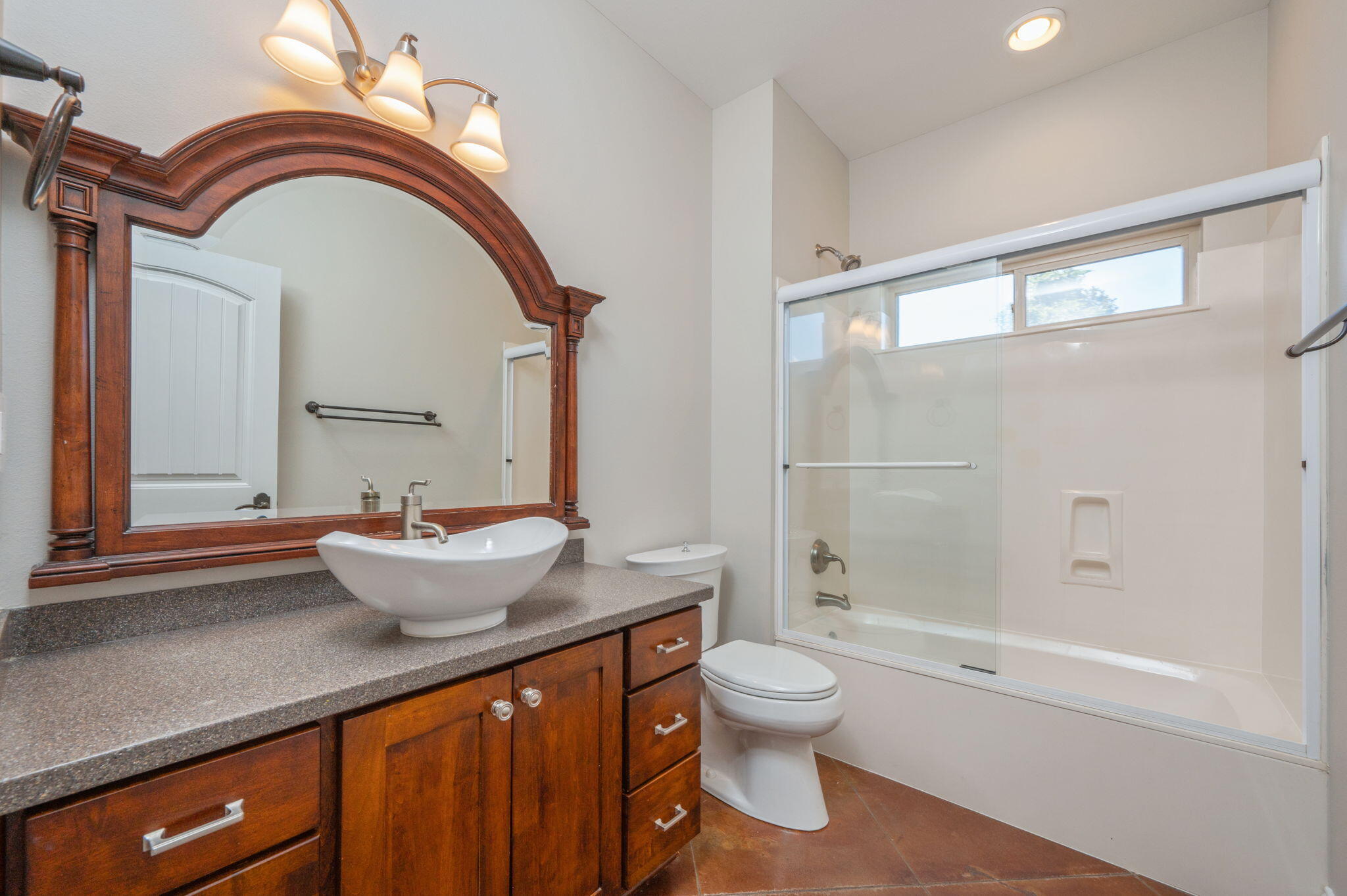 WOODLAND SHORES - Residential