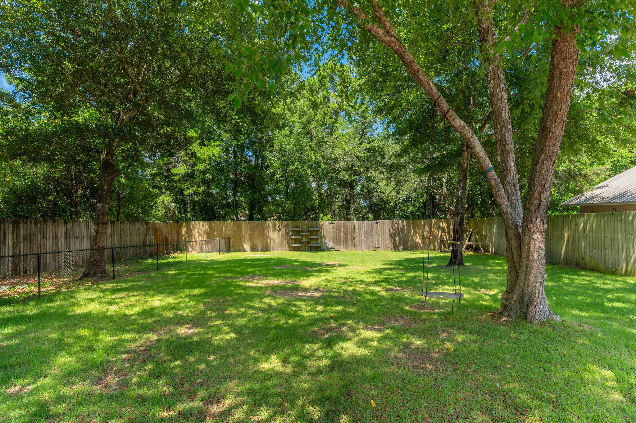 WOODLAND SHORES - Residential