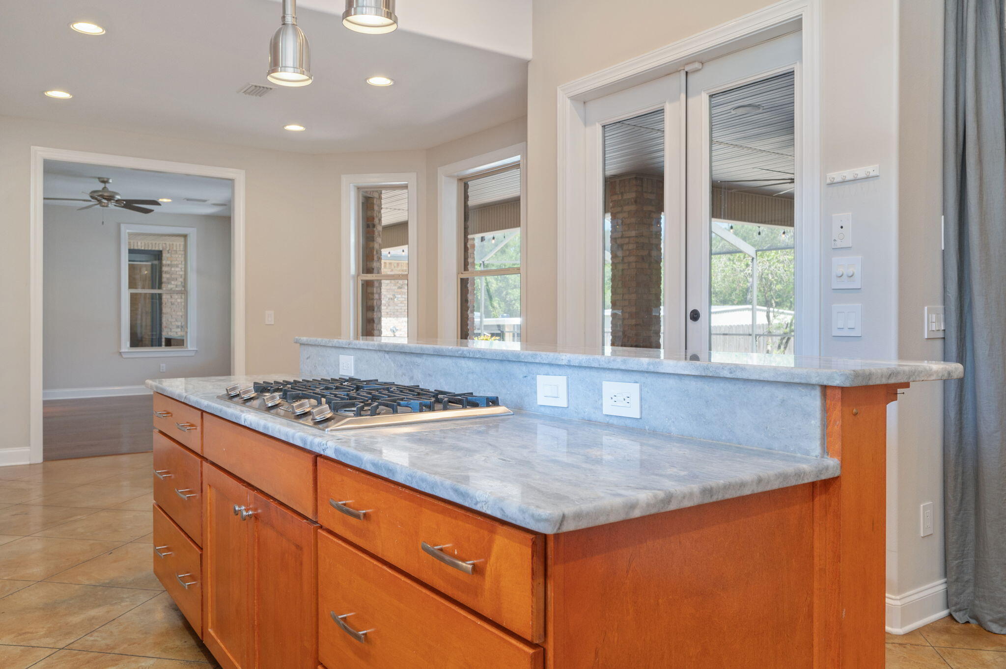 WOODLAND SHORES - Residential