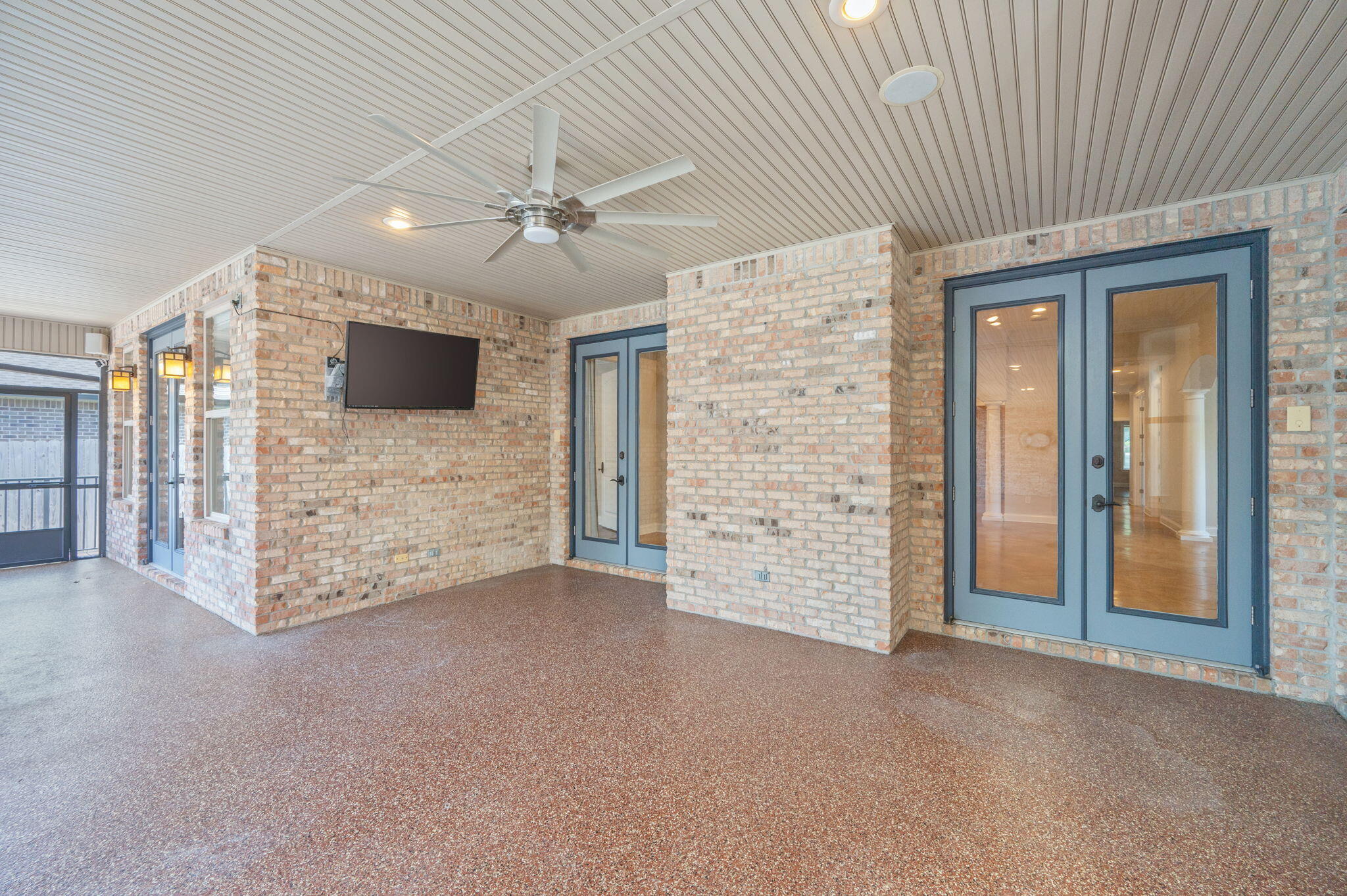 WOODLAND SHORES - Residential