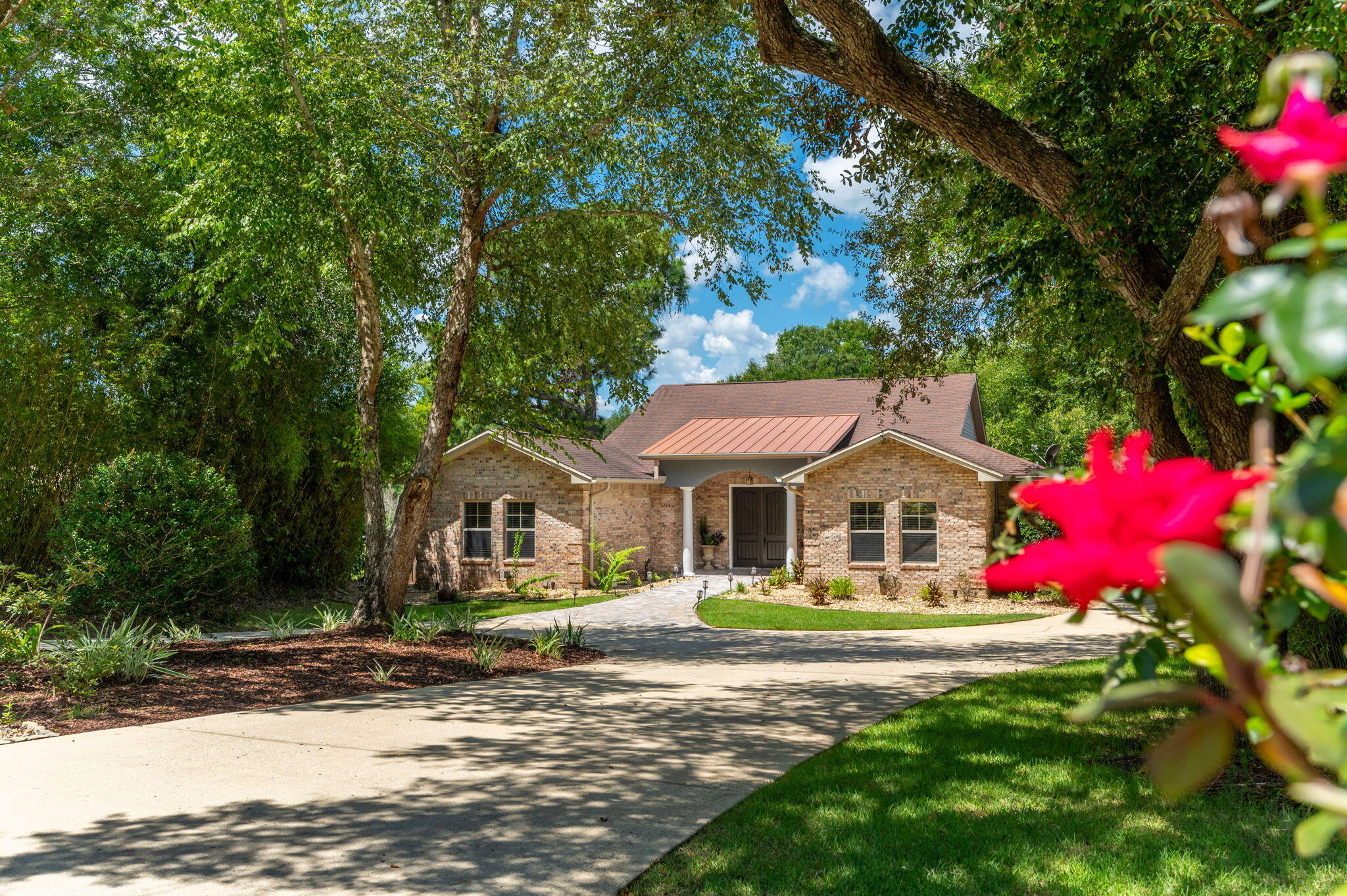 WOODLAND SHORES - Residential