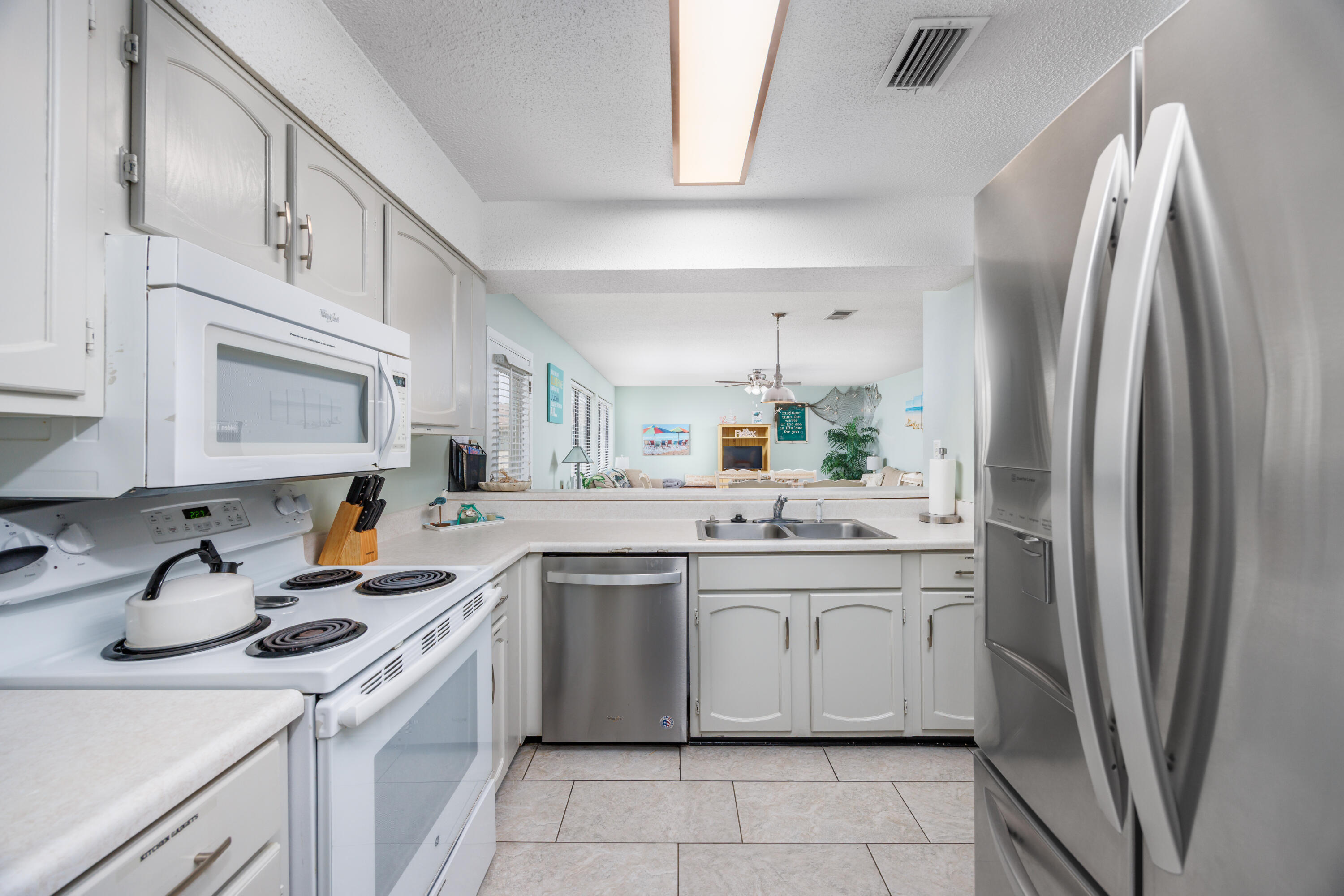 BEACHVIEW CONDOMINIUM - Residential