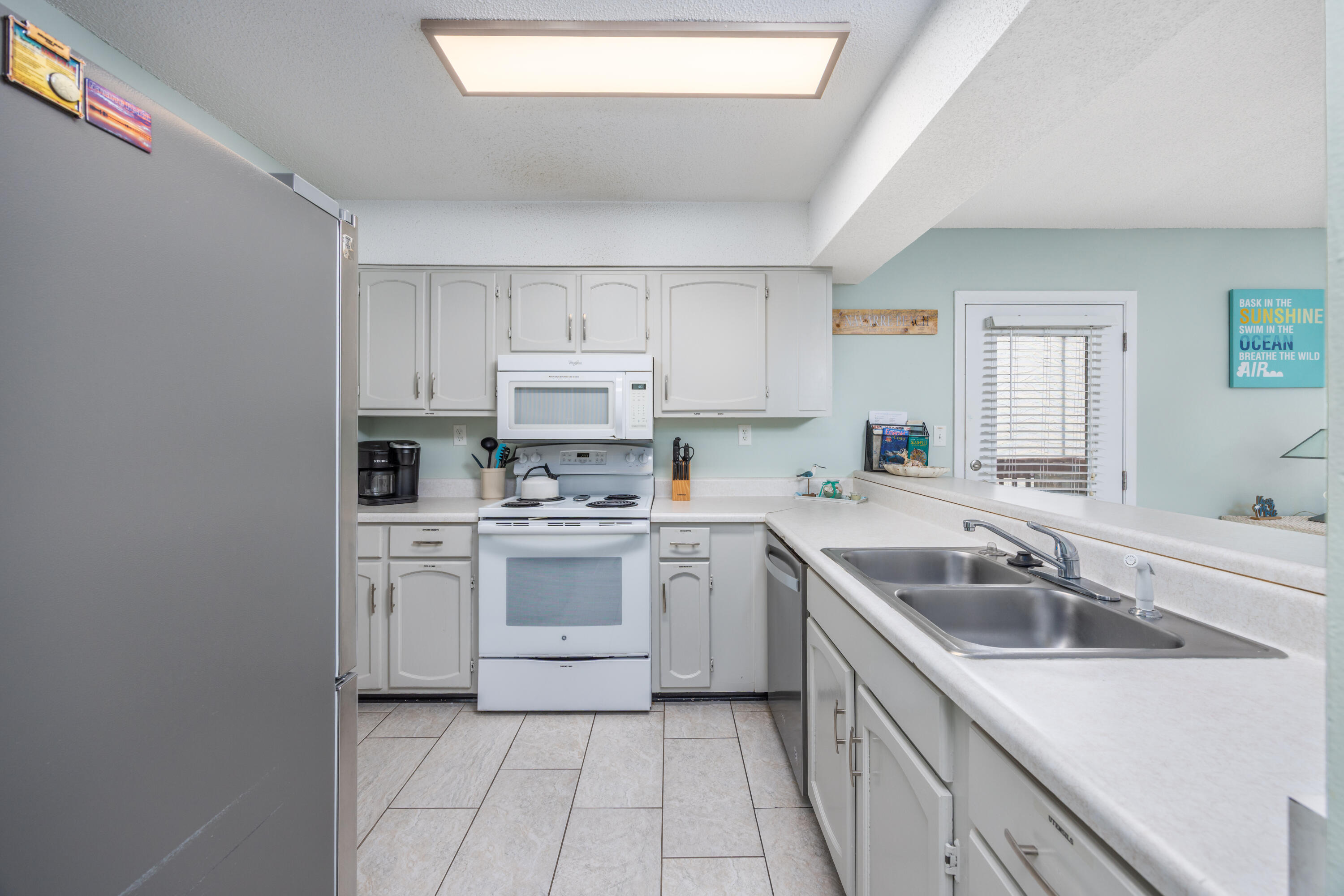 BEACHVIEW CONDOMINIUM - Residential