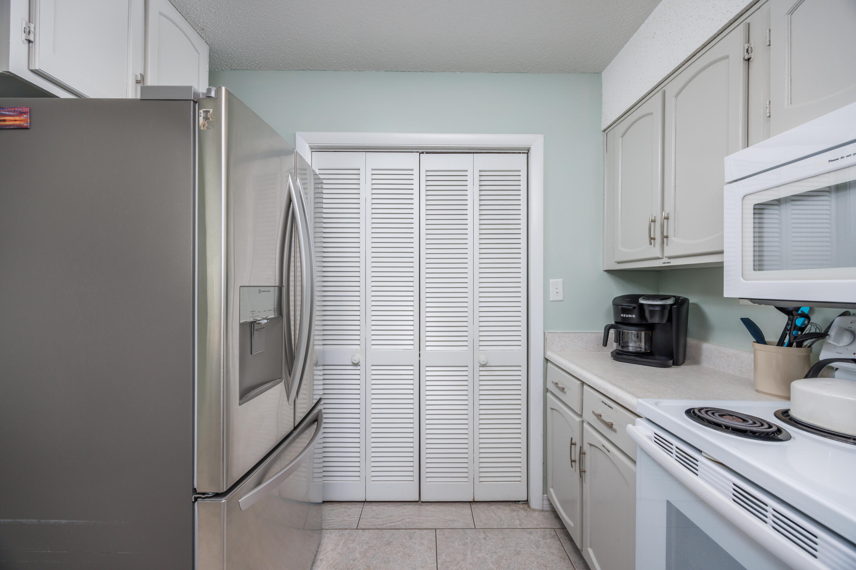 BEACHVIEW CONDOMINIUM - Residential