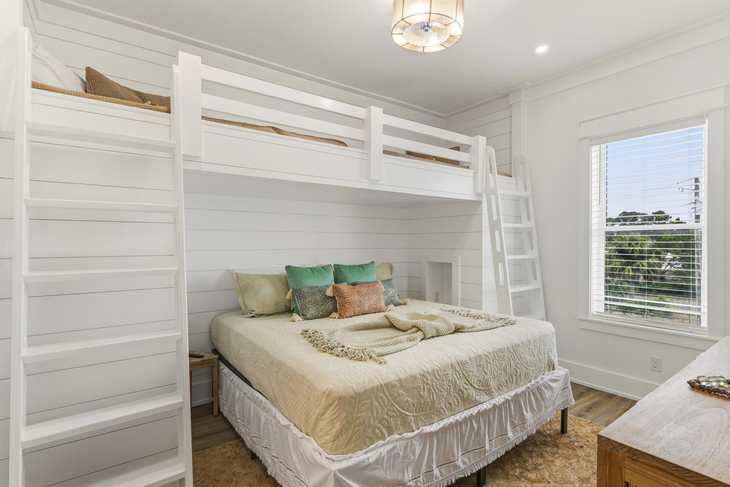 LULLWATER BEACH - Residential