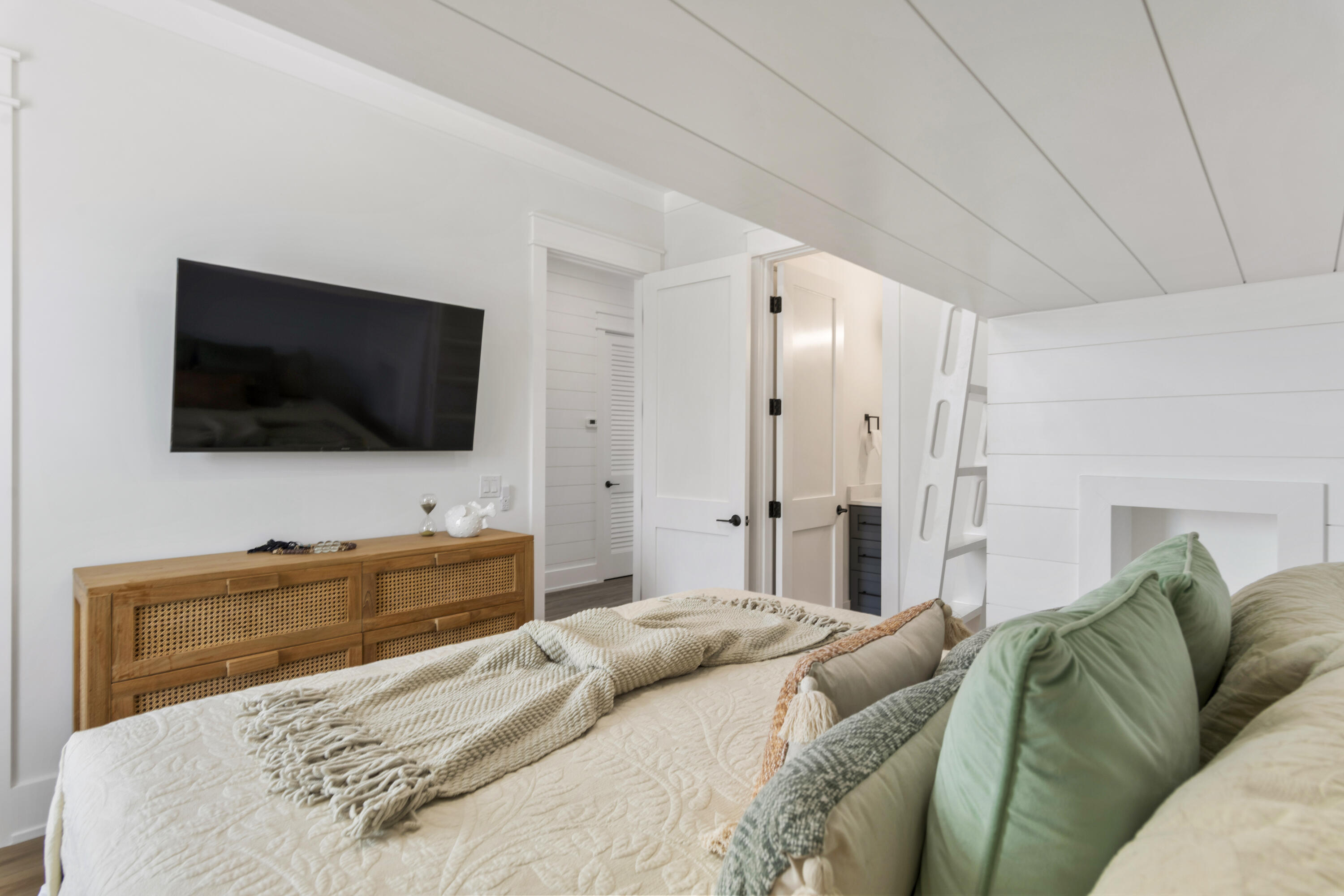 LULLWATER BEACH - Residential