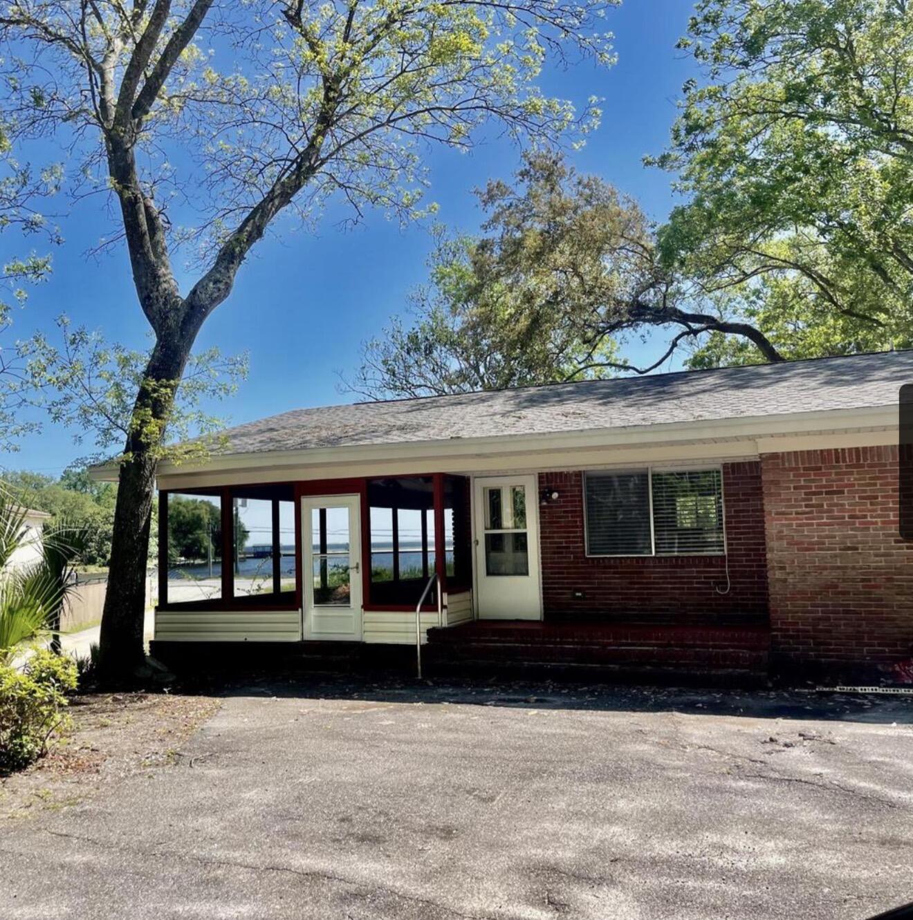 PORT DIXIE - Residential Lease