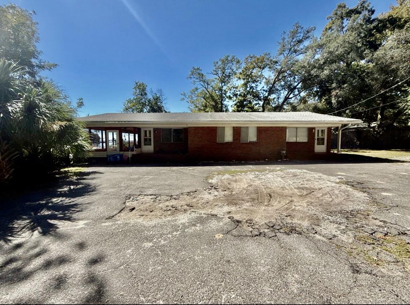 PORT DIXIE - Residential Lease