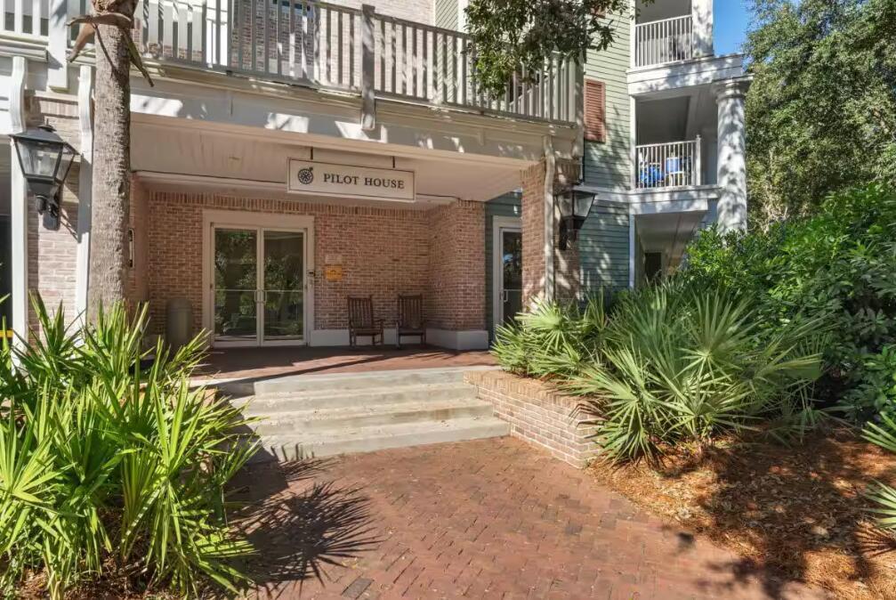 PILOT HOUSE - Residential