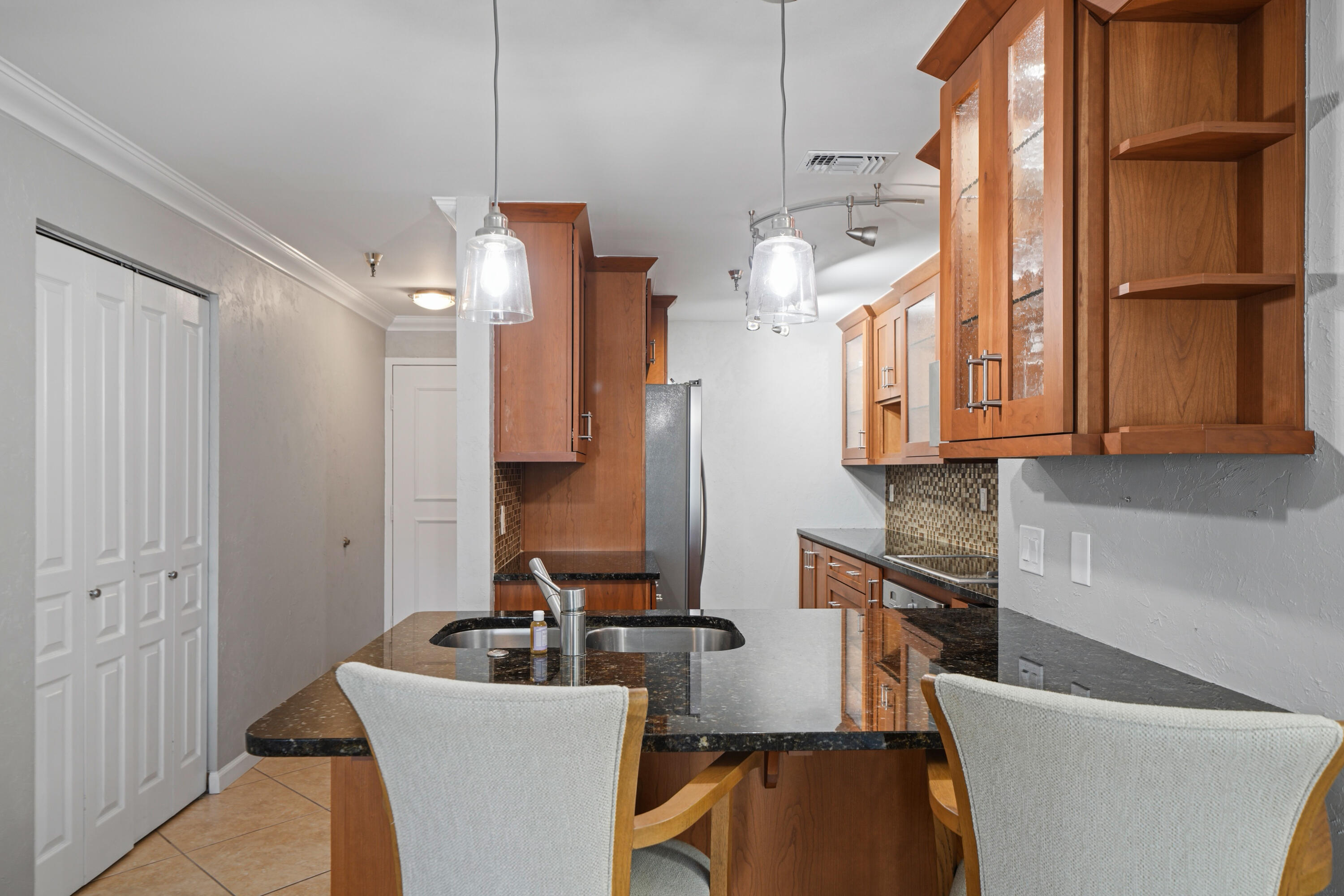 SUN KING TOWERS - Residential