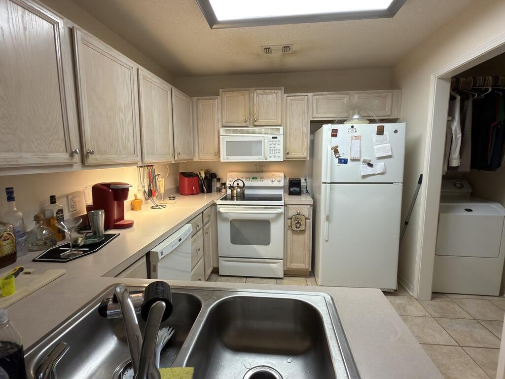 MAGNOLIA SQUARE - Residential